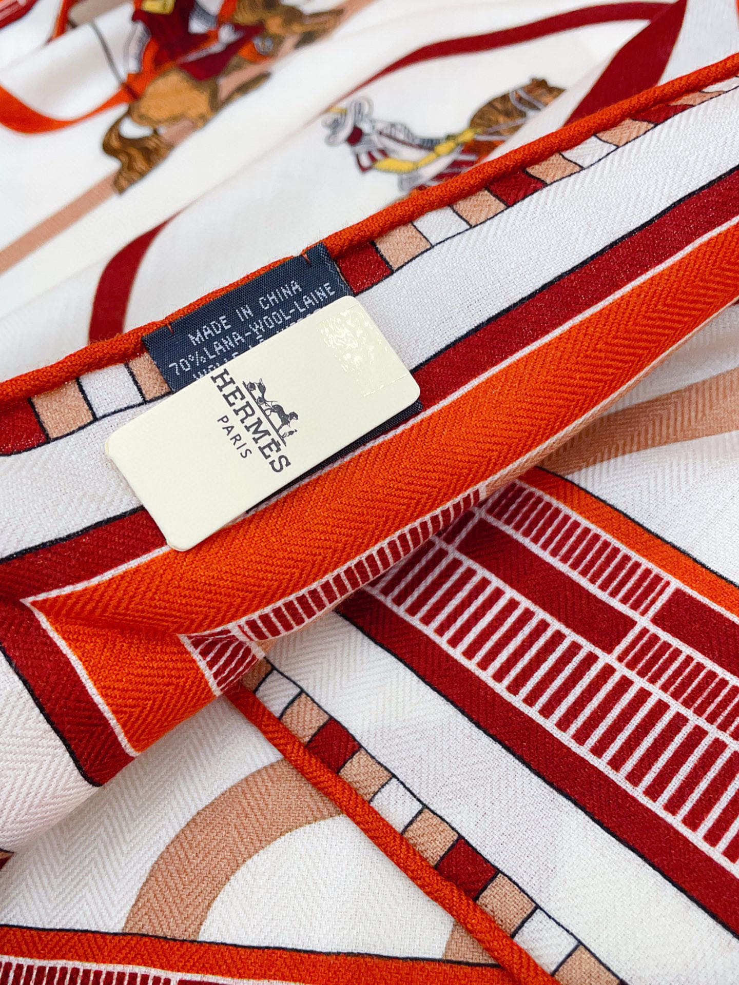 ✨✨【加厚丝毛款 双面同色】上新💏顶级H家专柜最新款【回转布与蛇型前进 大三角巾】多功能三角巾 🎀🎀，色