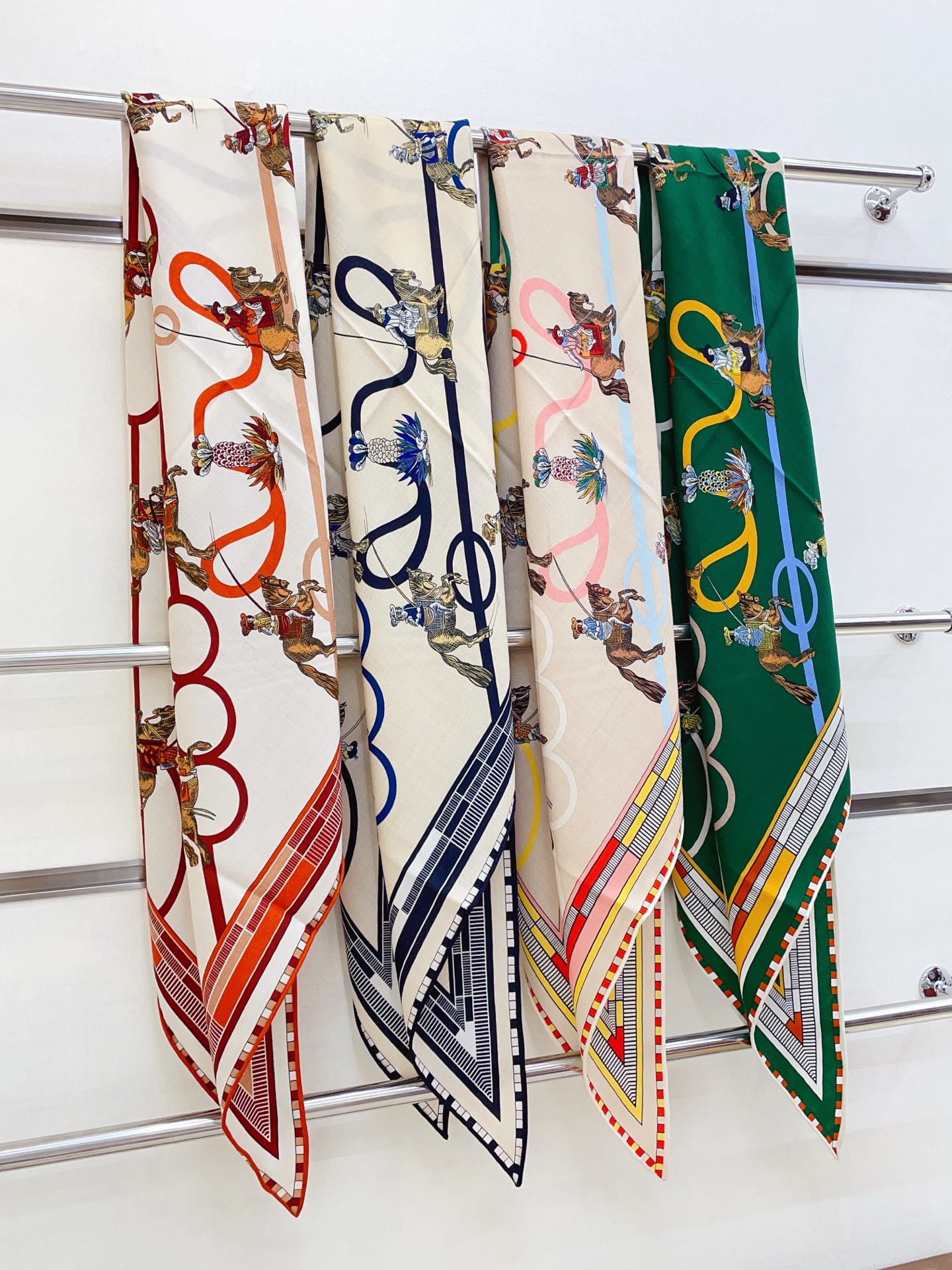 ✨✨【加厚丝毛款 双面同色】上新💏顶级H家专柜最新款【回转布与蛇型前进 大三角巾】多功能三角巾 🎀🎀，色