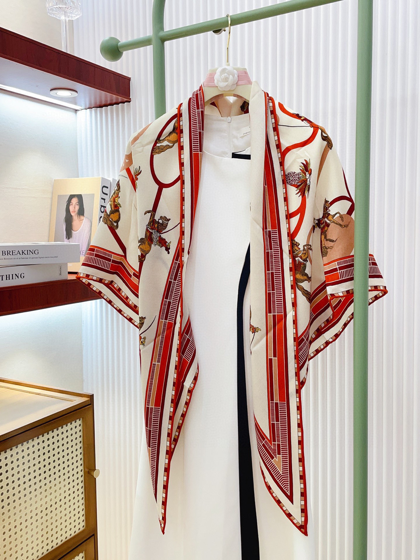 ✨✨【加厚丝毛款 双面同色】上新💏顶级H家专柜最新款【回转布与蛇型前进 大三角巾】多功能三角巾 🎀🎀，色