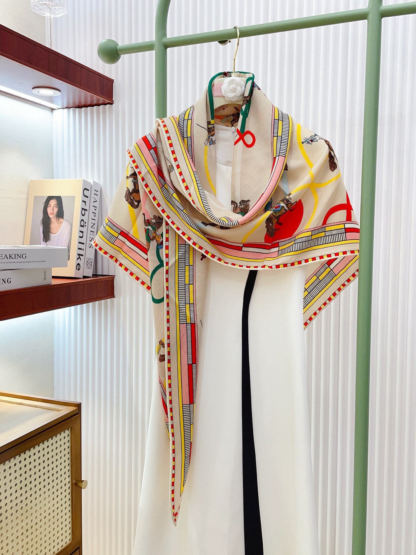 ✨✨【加厚丝毛款 双面同色】上新💏顶级H家专柜最新款【回转布与蛇型前进 大三角巾】多功能三角巾 🎀🎀，色