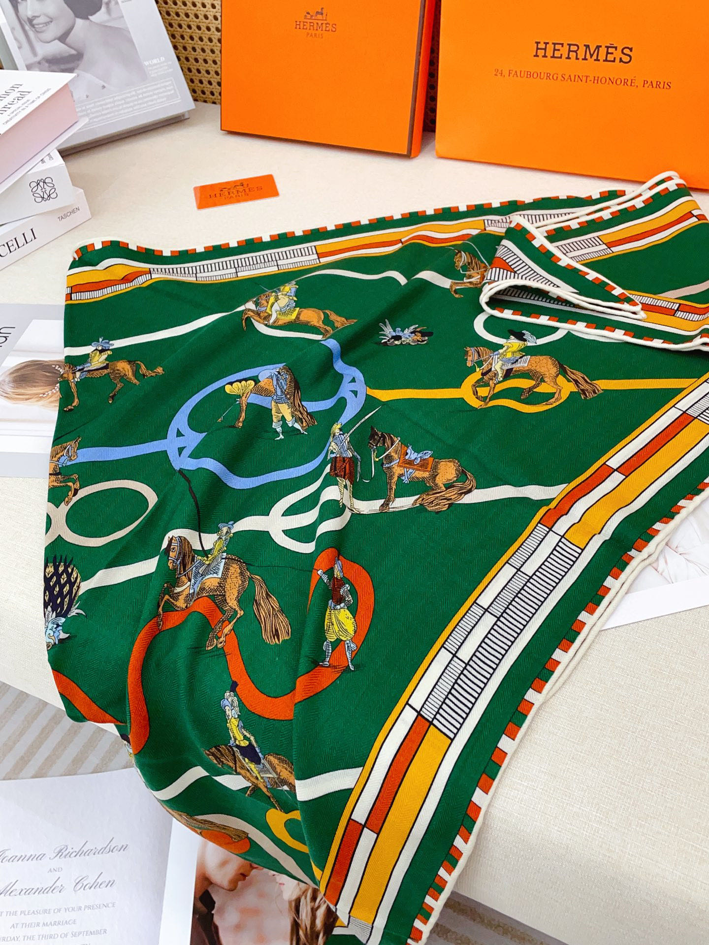 ✨✨【加厚丝毛款 双面同色】上新💏顶级H家专柜最新款【回转布与蛇型前进 大三角巾】多功能三角巾 🎀🎀，色