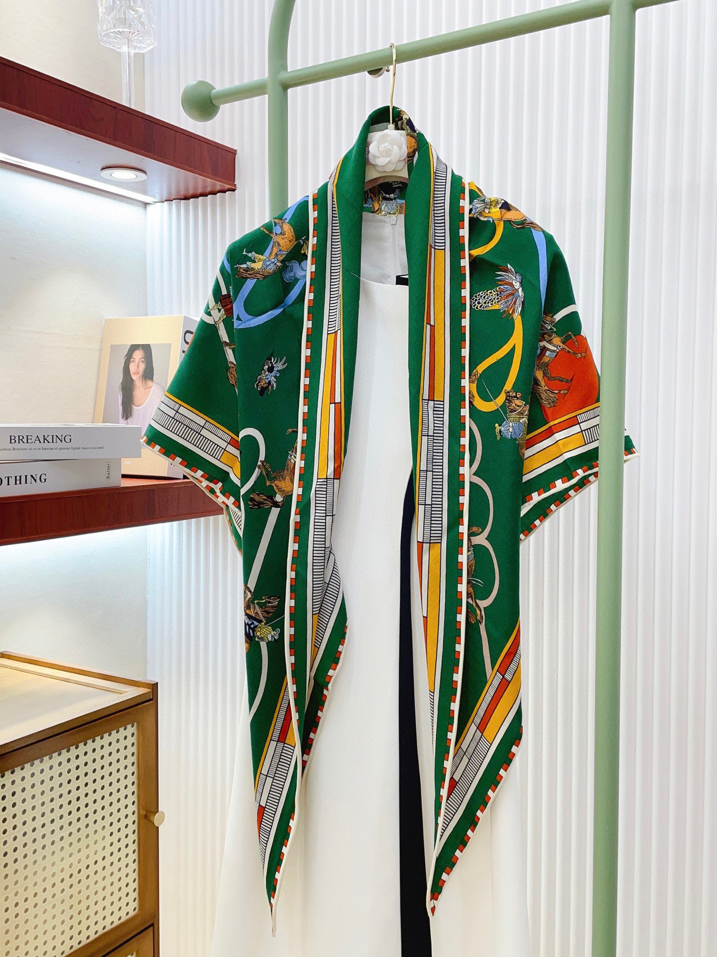 ✨✨【加厚丝毛款 双面同色】上新💏顶级H家专柜最新款【回转布与蛇型前进 大三角巾】多功能三角巾 🎀🎀，色