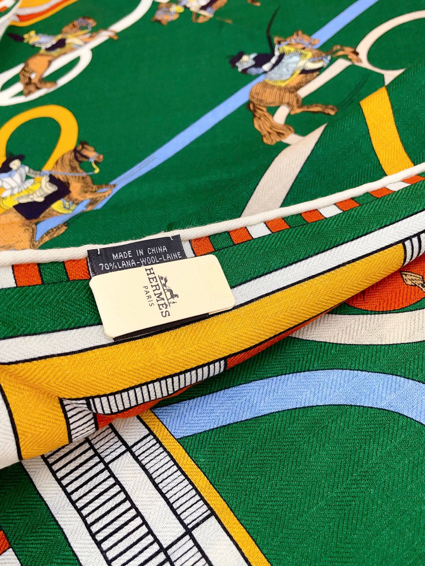 ✨✨【加厚丝毛款 双面同色】上新💏顶级H家专柜最新款【回转布与蛇型前进 大三角巾】多功能三角巾 🎀🎀，色