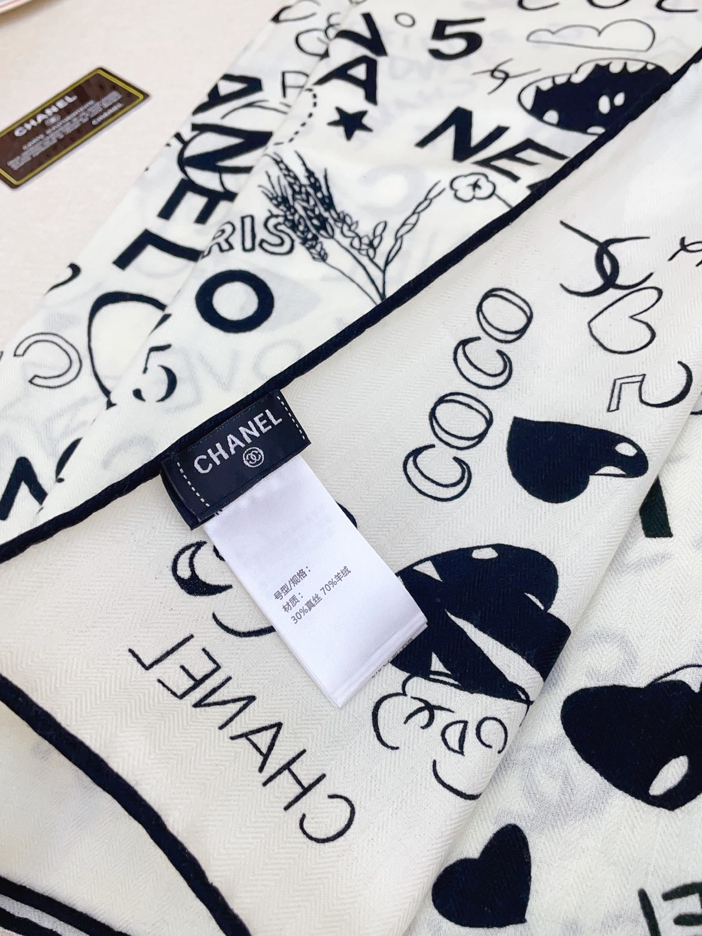 ✨✨【双面同色 丝毛款】小香 羊绒方巾‼️抢‼️VIP推荐 ‼️👍下手一定要快【高端 大爱 ‼️纯羊绒 