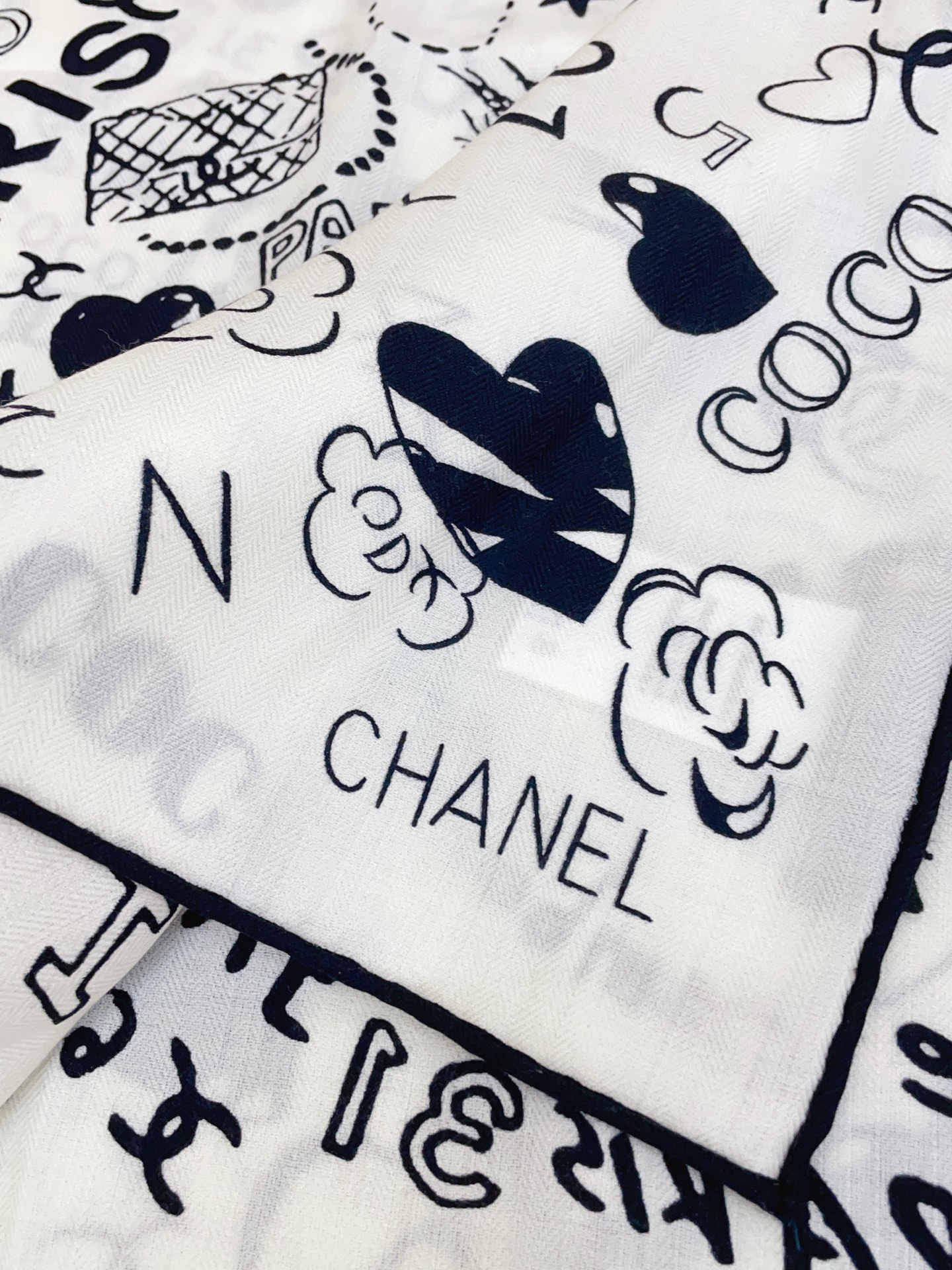 ✨✨【双面同色 丝毛款】小香 羊绒方巾‼️抢‼️VIP推荐 ‼️👍下手一定要快【高端 大爱 ‼️纯羊绒 