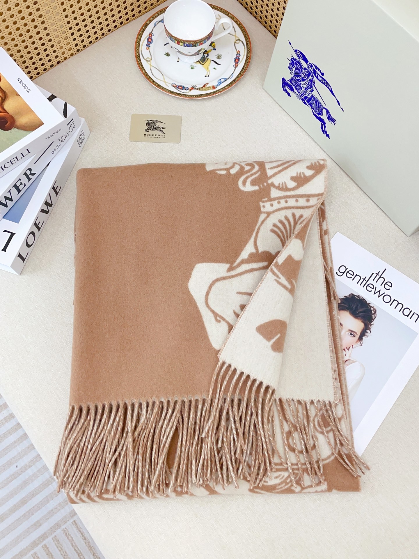 ✨✨【五色入】B家战马最最牛掰款,最新款骑士战马双面提花斗篷‼️经典中的经典.❗️工艺非常考究❗️介绍这