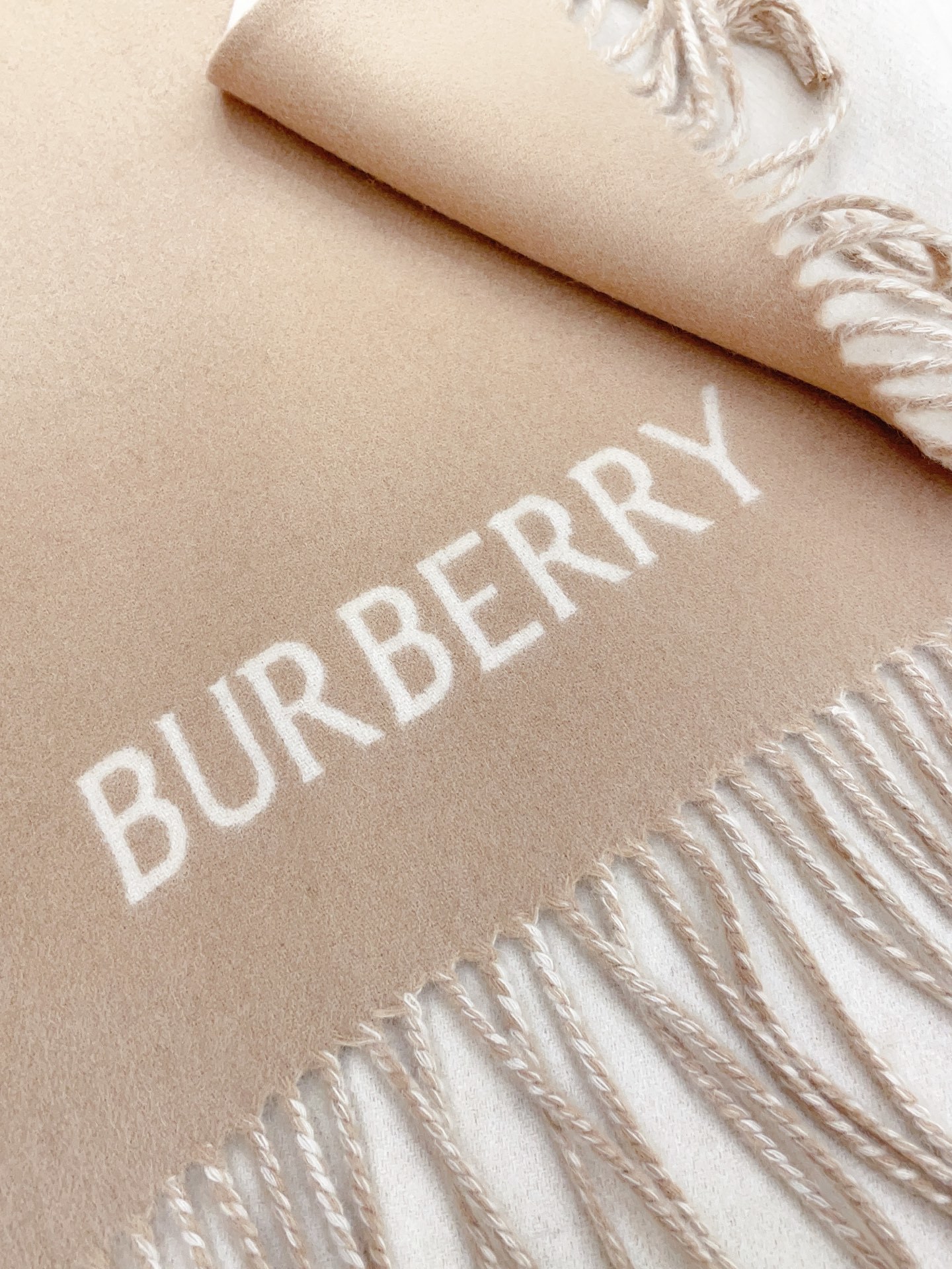 ✨✨【五色入】B家战马最最牛掰款,最新款骑士战马双面提花斗篷‼️经典中的经典.❗️工艺非常考究❗️介绍这