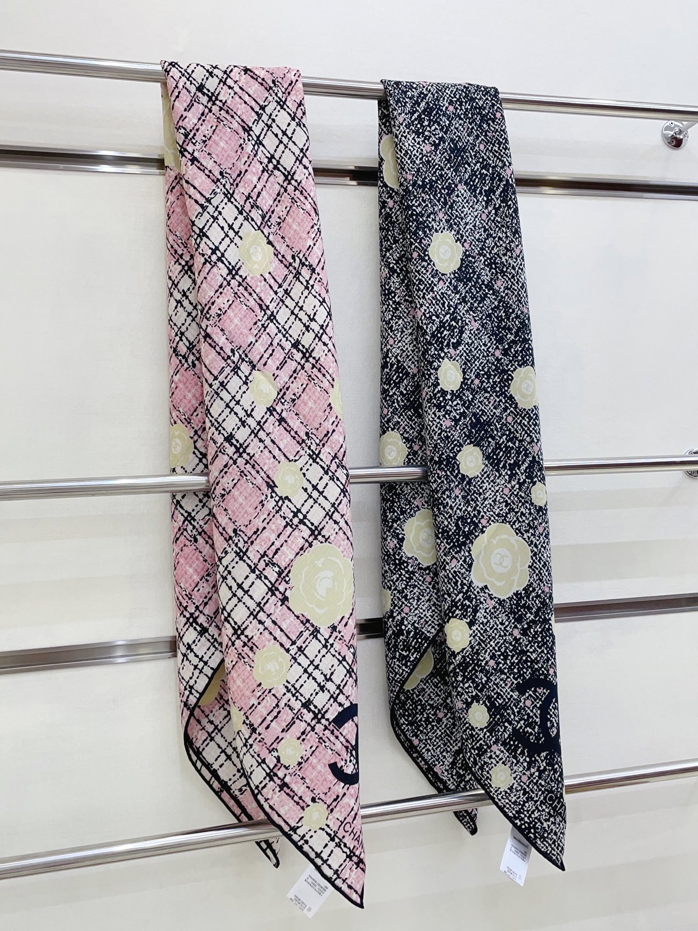 ✨✨【双面同色 丝毛款】小香 羊绒方巾‼️抢‼️VIP推荐 ‼️👍下手一定要快【高端 大爱 ‼️纯羊绒 