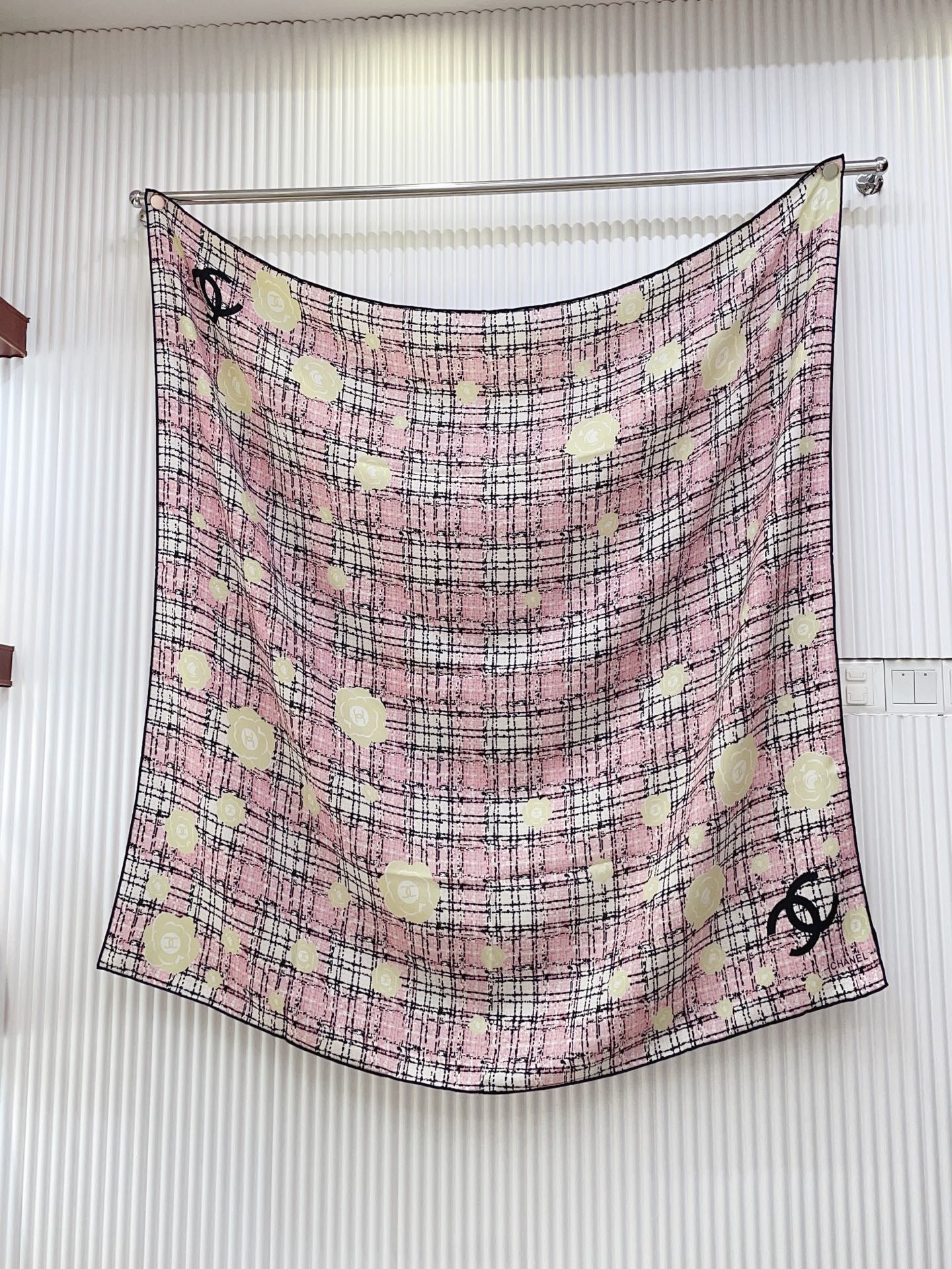 ✨✨【双面同色 丝毛款】小香 羊绒方巾‼️抢‼️VIP推荐 ‼️👍下手一定要快【高端 大爱 ‼️纯羊绒 