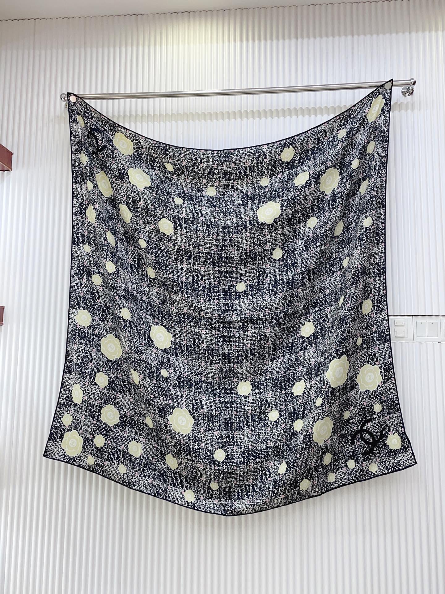 ✨✨【双面同色 丝毛款】小香 羊绒方巾‼️抢‼️VIP推荐 ‼️👍下手一定要快【高端 大爱 ‼️纯羊绒 