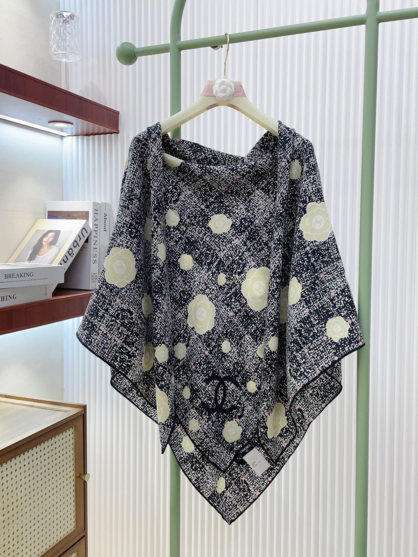 ✨✨【双面同色 丝毛款】小香 羊绒方巾‼️抢‼️VIP推荐 ‼️👍下手一定要快【高端 大爱 ‼️纯羊绒 