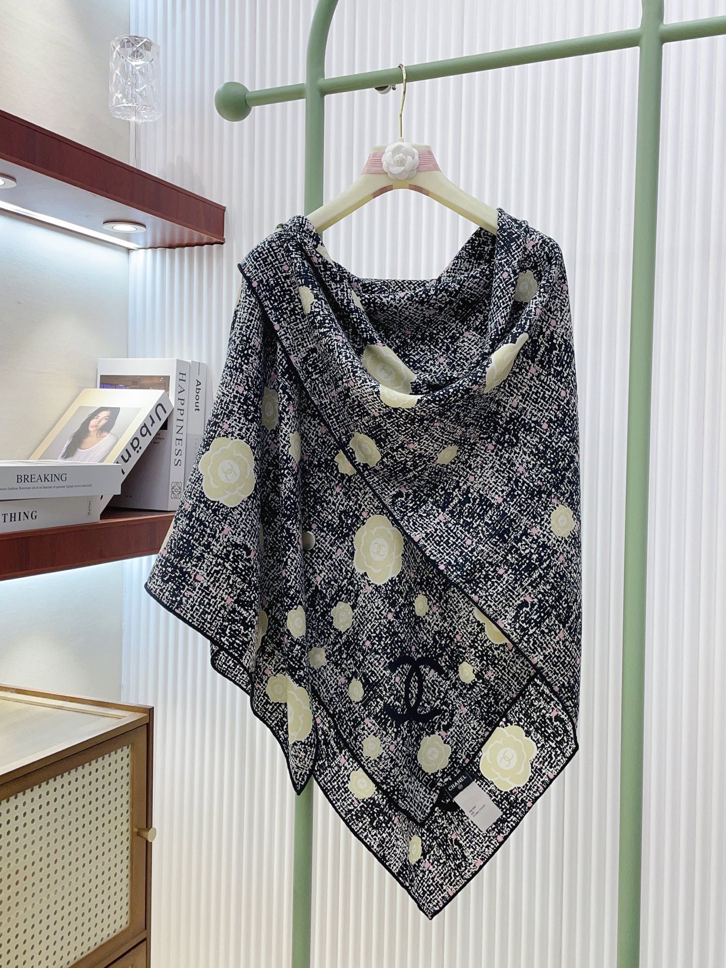 ✨✨【双面同色 丝毛款】小香 羊绒方巾‼️抢‼️VIP推荐 ‼️👍下手一定要快【高端 大爱 ‼️纯羊绒 