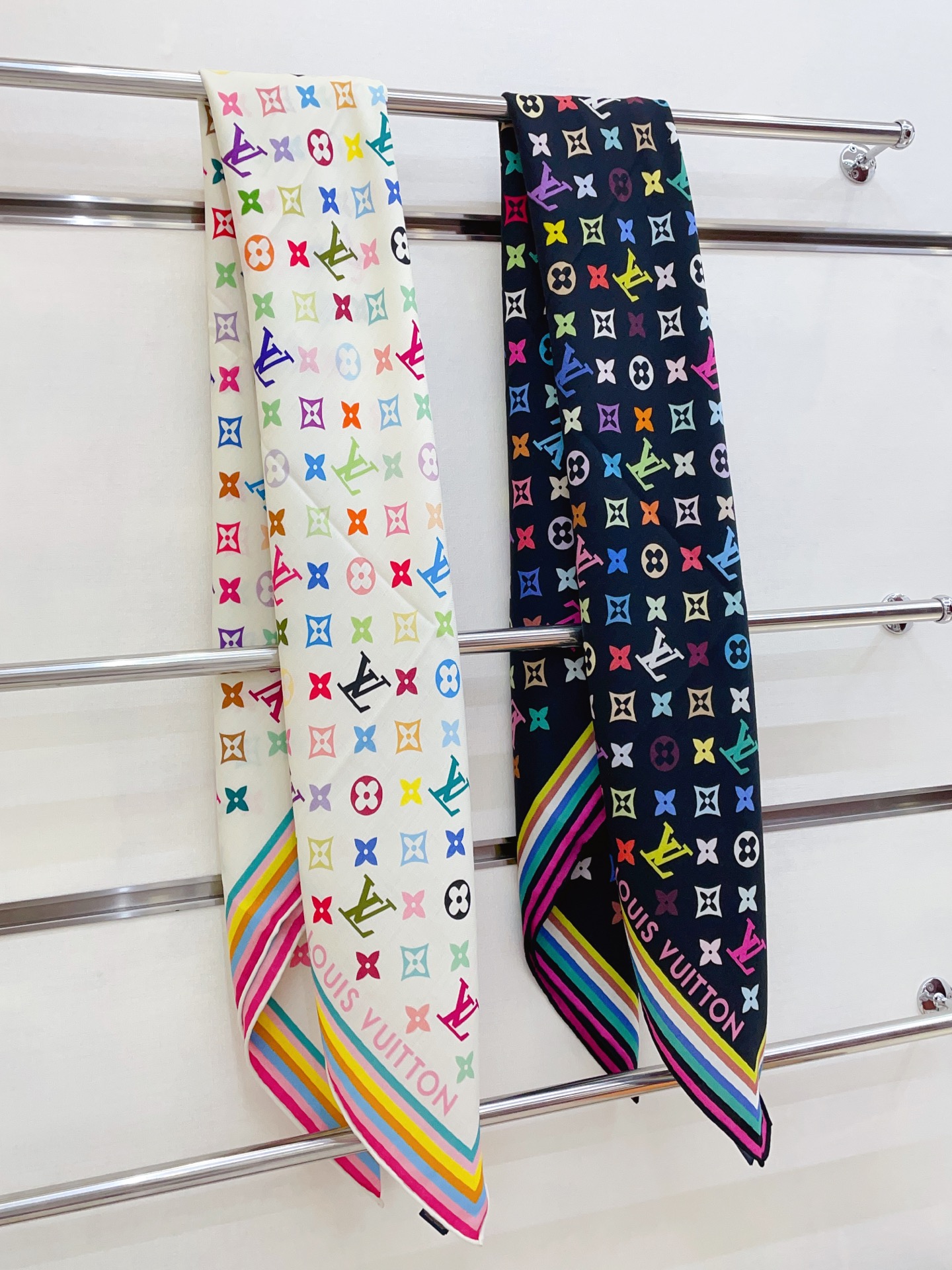 ✨✨【双面同色 丝毛款】L家羊绒新款 买了都说好看‼️推荐💕双面同色羊绒方巾‼️驴家ZG爆款🎁💟立体呈现