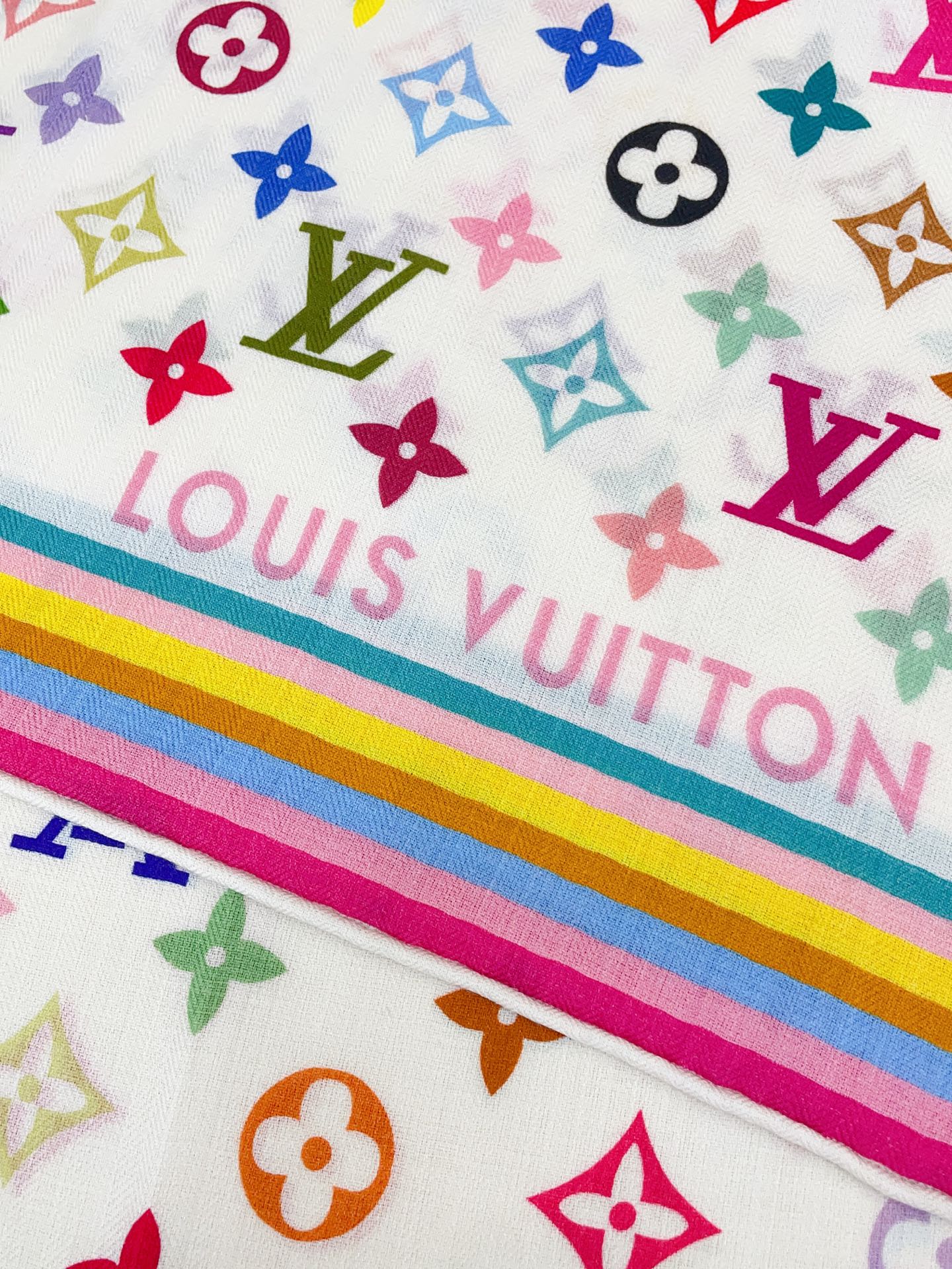 ✨✨【双面同色 丝毛款】L家羊绒新款 买了都说好看‼️推荐💕双面同色羊绒方巾‼️驴家ZG爆款🎁💟立体呈现