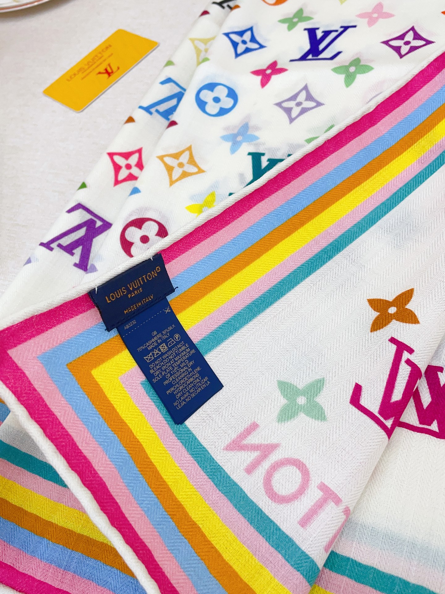 ✨✨【双面同色 丝毛款】L家羊绒新款 买了都说好看‼️推荐💕双面同色羊绒方巾‼️驴家ZG爆款🎁💟立体呈现