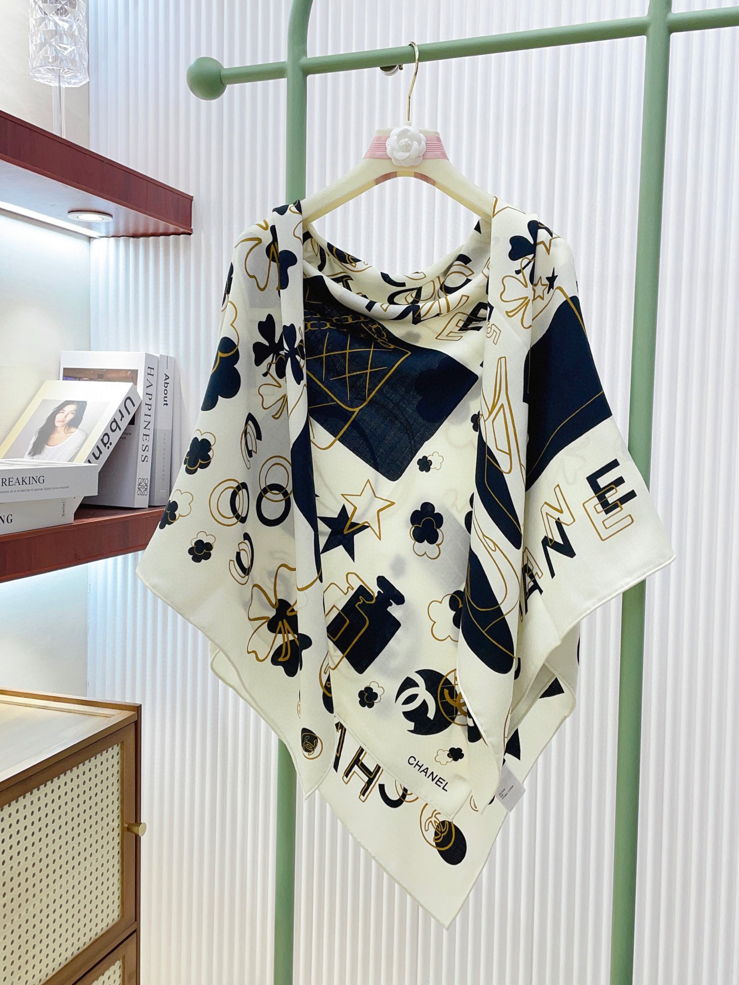 ✨✨【双面同色 丝毛款】小香 羊绒方巾‼️抢‼️VIP推荐 ‼️👍下手一定要快【高端 大爱 ‼️纯羊绒 