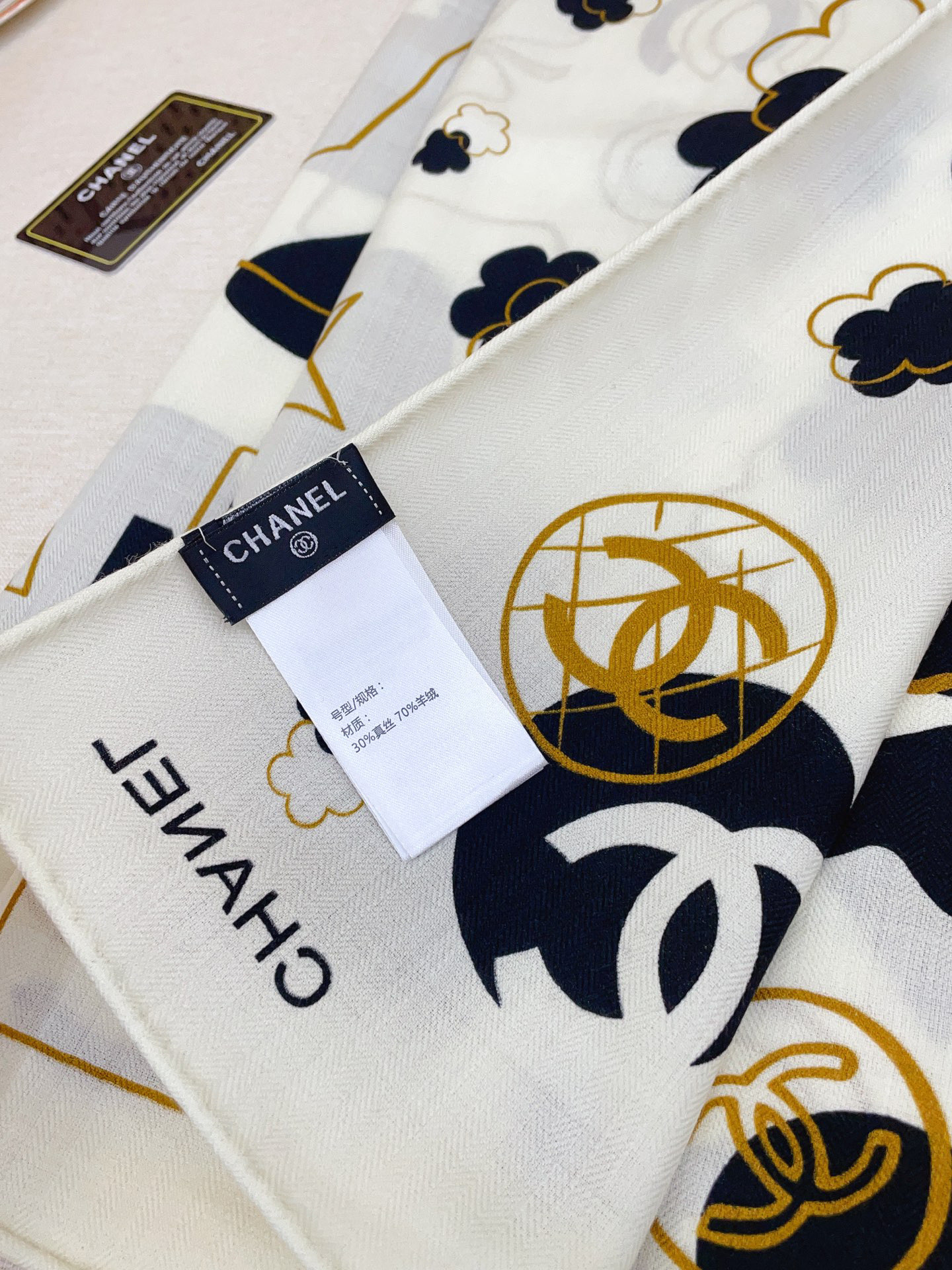 ✨✨【双面同色 丝毛款】小香 羊绒方巾‼️抢‼️VIP推荐 ‼️👍下手一定要快【高端 大爱 ‼️纯羊绒 