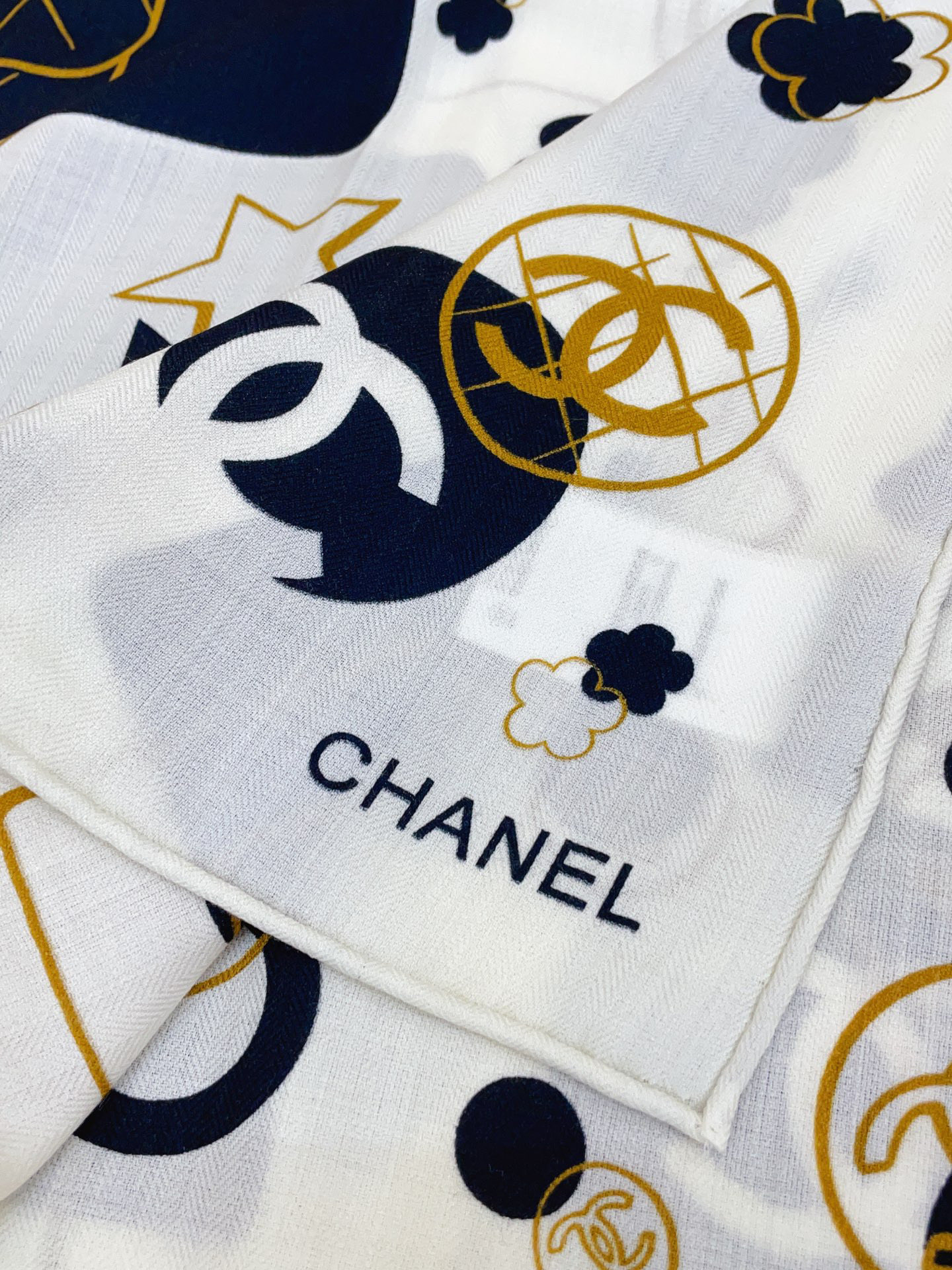 ✨✨【双面同色 丝毛款】小香 羊绒方巾‼️抢‼️VIP推荐 ‼️👍下手一定要快【高端 大爱 ‼️纯羊绒 