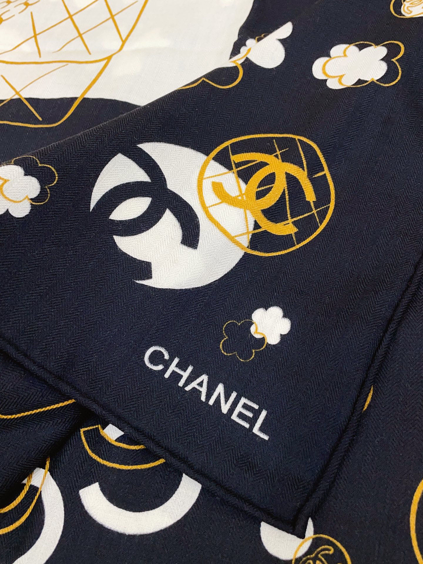 ✨✨【双面同色 丝毛款】小香 羊绒方巾‼️抢‼️VIP推荐 ‼️👍下手一定要快【高端 大爱 ‼️纯羊绒 