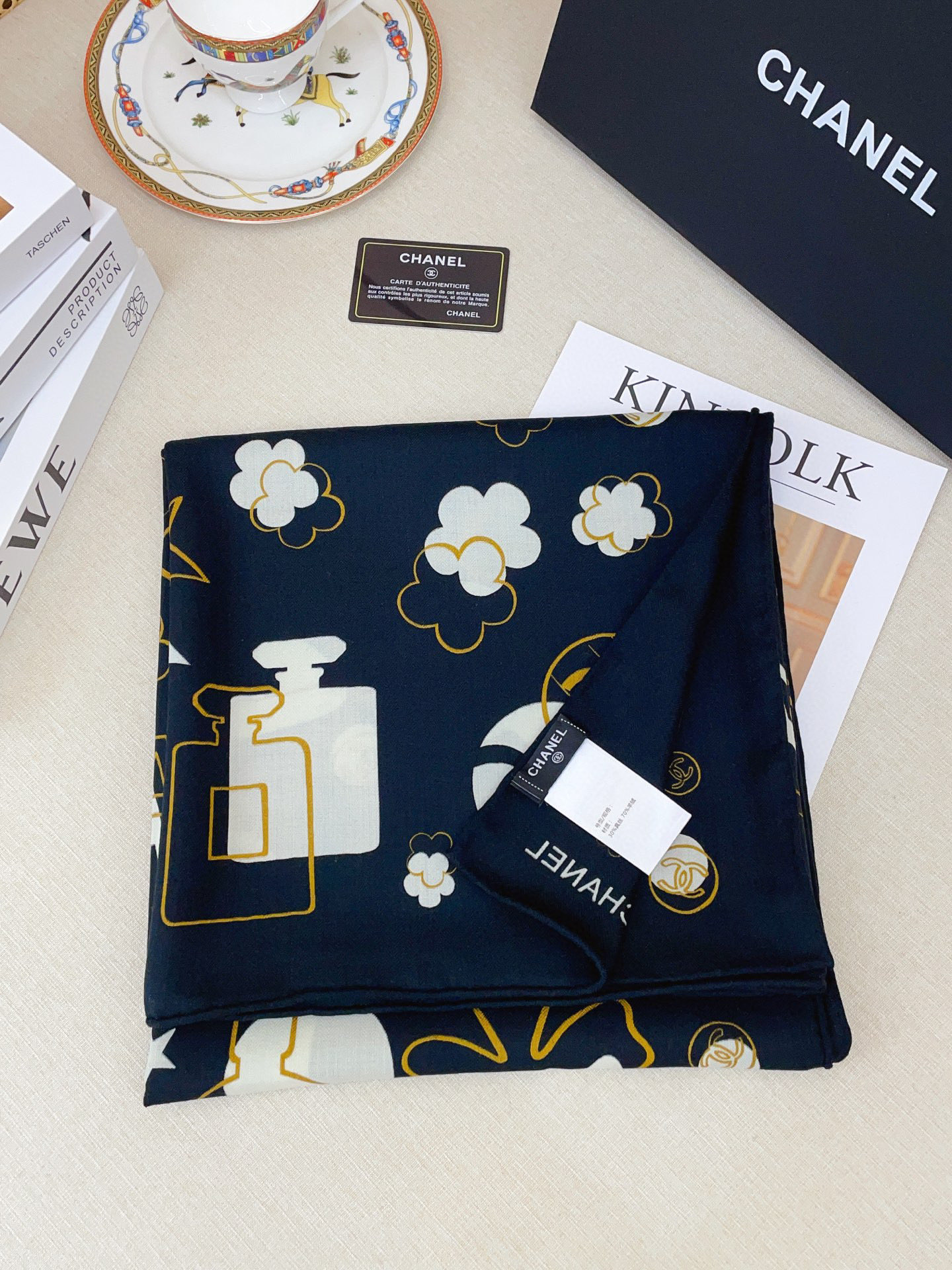 ✨✨【双面同色 丝毛款】小香 羊绒方巾‼️抢‼️VIP推荐 ‼️👍下手一定要快【高端 大爱 ‼️纯羊绒 