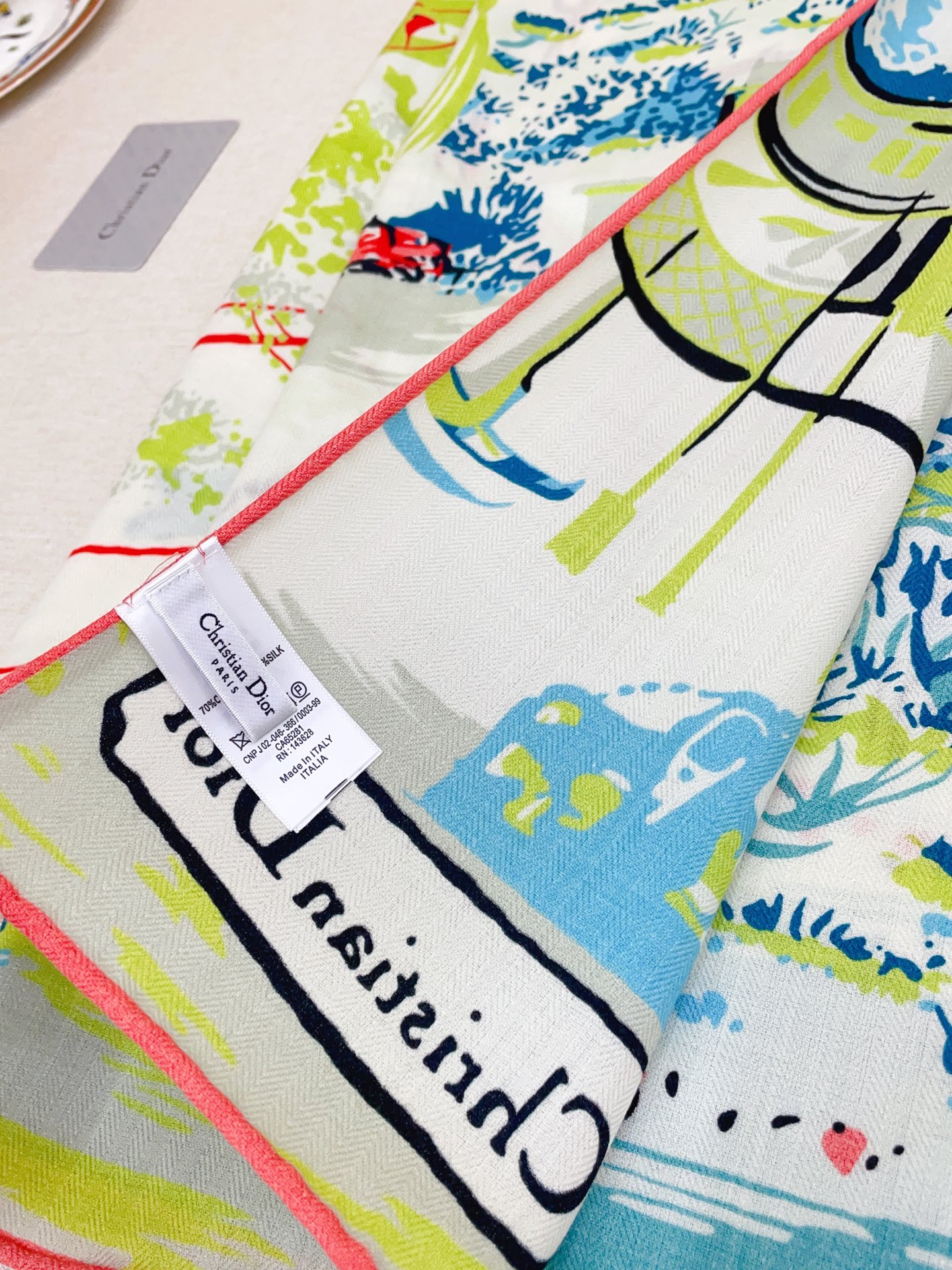 ✨✨【双面同色 丝毛款】CD家羊绒新款【城市系列2】 买了都说好看‼️推荐💕双面同色羊绒方巾‼️D家ZG