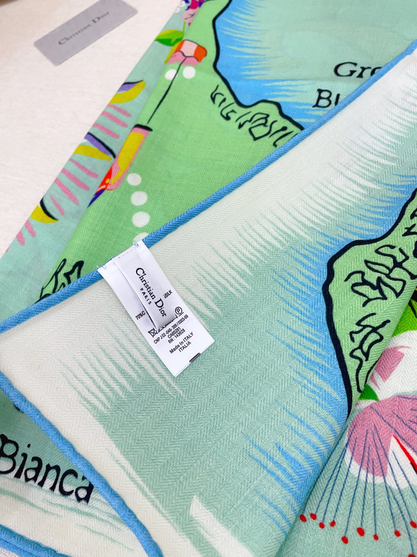 ✨✨【双面同色 丝毛款】CD家羊绒新款【城市系列2】 买了都说好看‼️推荐💕双面同色羊绒方巾‼️D家ZG