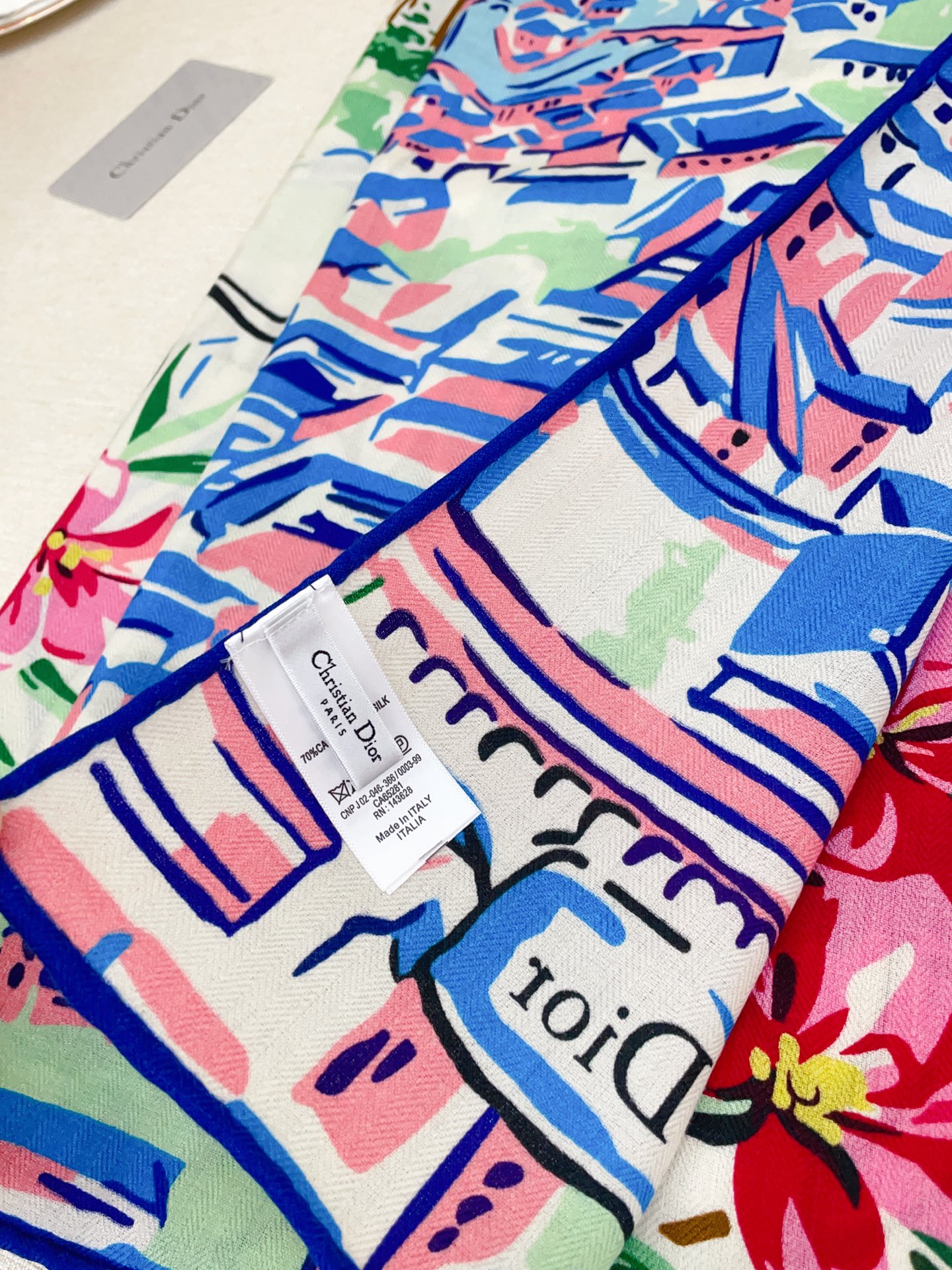 ✨✨【双面同色 丝毛款】CD家羊绒新款【城市系列2】 买了都说好看‼️推荐💕双面同色羊绒方巾‼️D家ZG