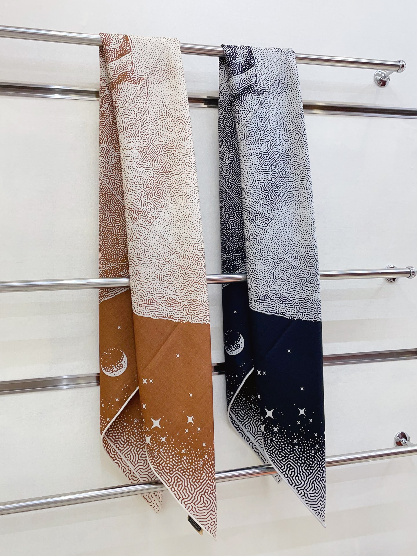 ✨✨【双面同色 丝毛款】H家羊绒新款 买了都说好看‼️推荐💕【月光飞马 140】羊绒方巾‼️H家ZG爆款