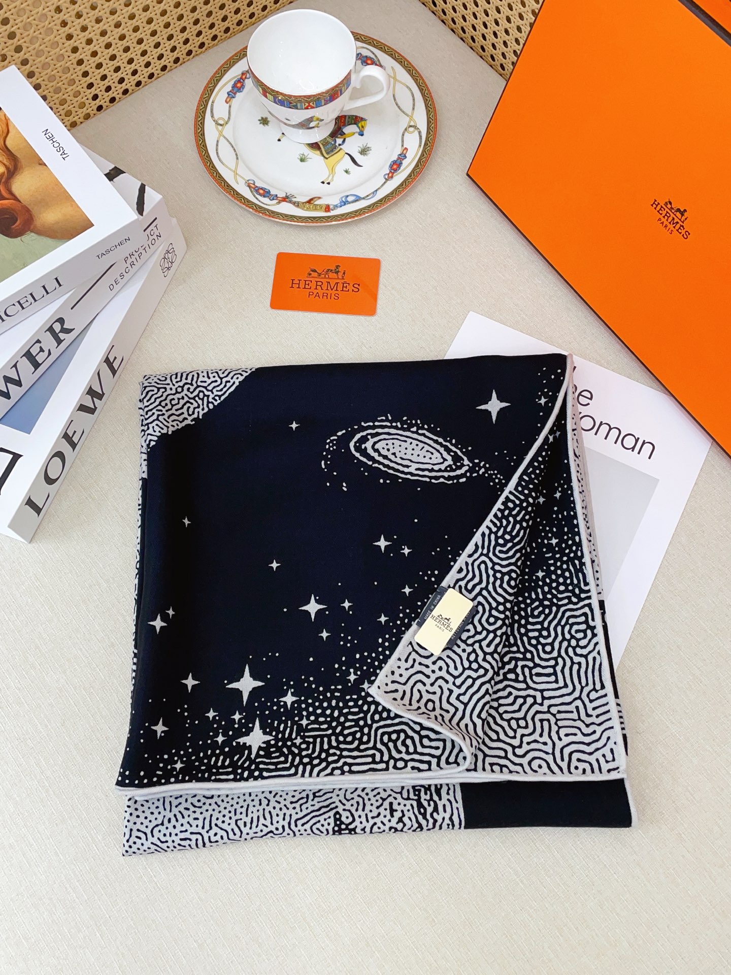 ✨✨【双面同色 丝毛款】H家羊绒新款 买了都说好看‼️推荐💕【月光飞马 140】羊绒方巾‼️H家ZG爆款