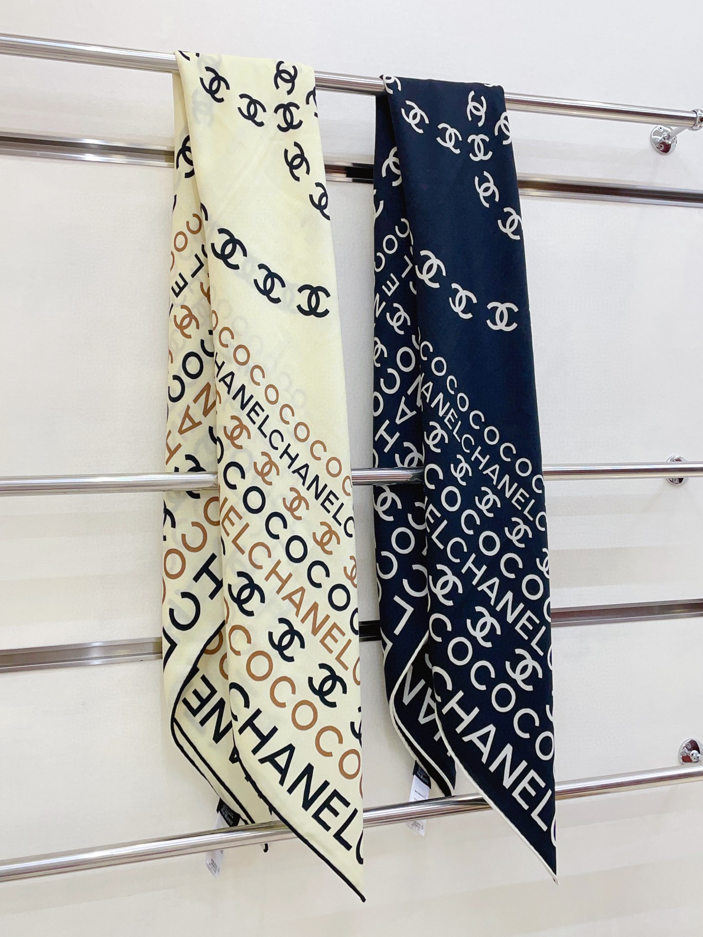 ✨✨【双面同色 丝毛款】小香 羊绒方巾‼️抢‼️VIP推荐 ‼️👍下手一定要快【高端 大爱 ‼️纯羊绒 