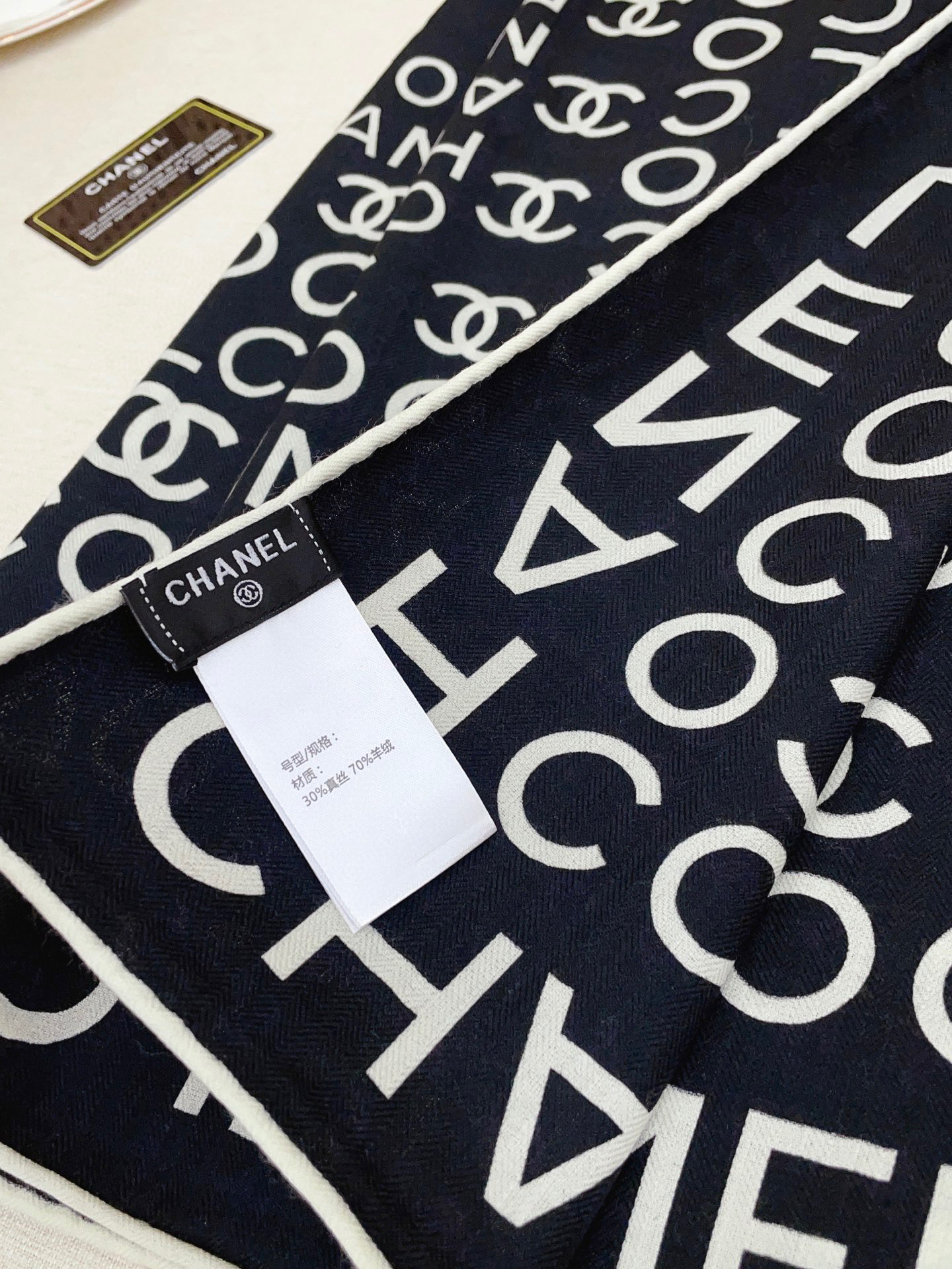 ✨✨【双面同色 丝毛款】小香 羊绒方巾‼️抢‼️VIP推荐 ‼️👍下手一定要快【高端 大爱 ‼️纯羊绒 