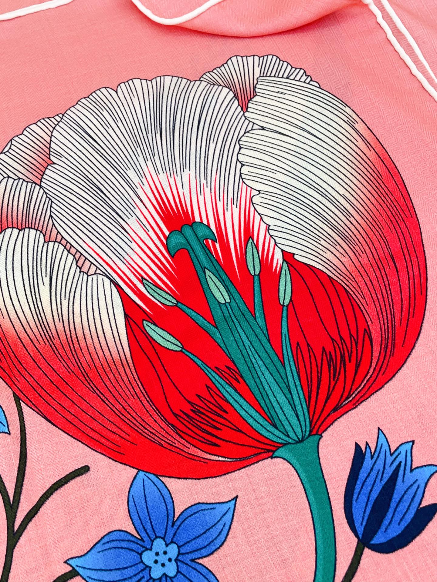 ✨✨【双面同色 丝毛款】H家羊绒新款 买了都说好看‼️推荐💕【永生花束 140】羊绒方巾‼️H家ZG爆款