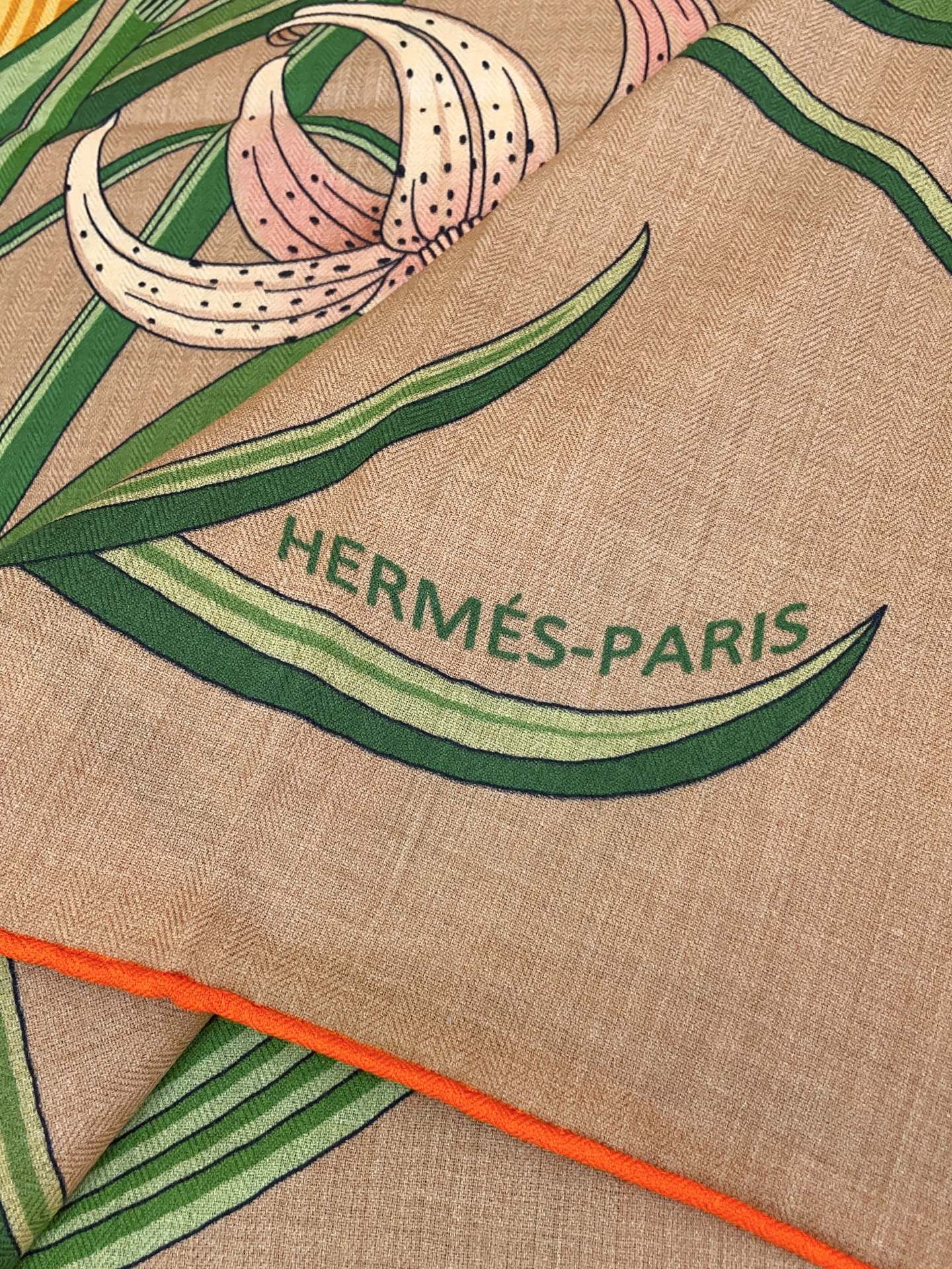 ✨✨【双面同色 丝毛款】H家羊绒新款 买了都说好看‼️推荐💕【永生花束 140】羊绒方巾‼️H家ZG爆款