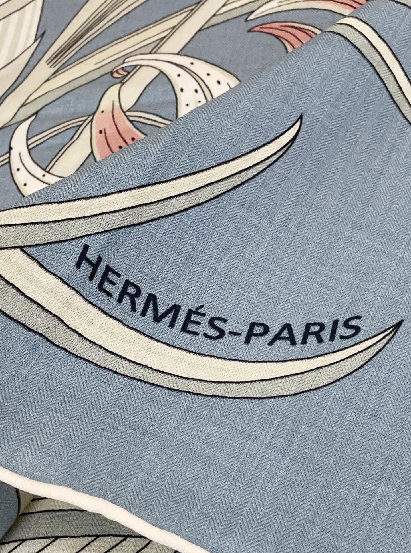 ✨✨【双面同色 丝毛款】H家羊绒新款 买了都说好看‼️推荐💕【永生花束 140】羊绒方巾‼️H家ZG爆款