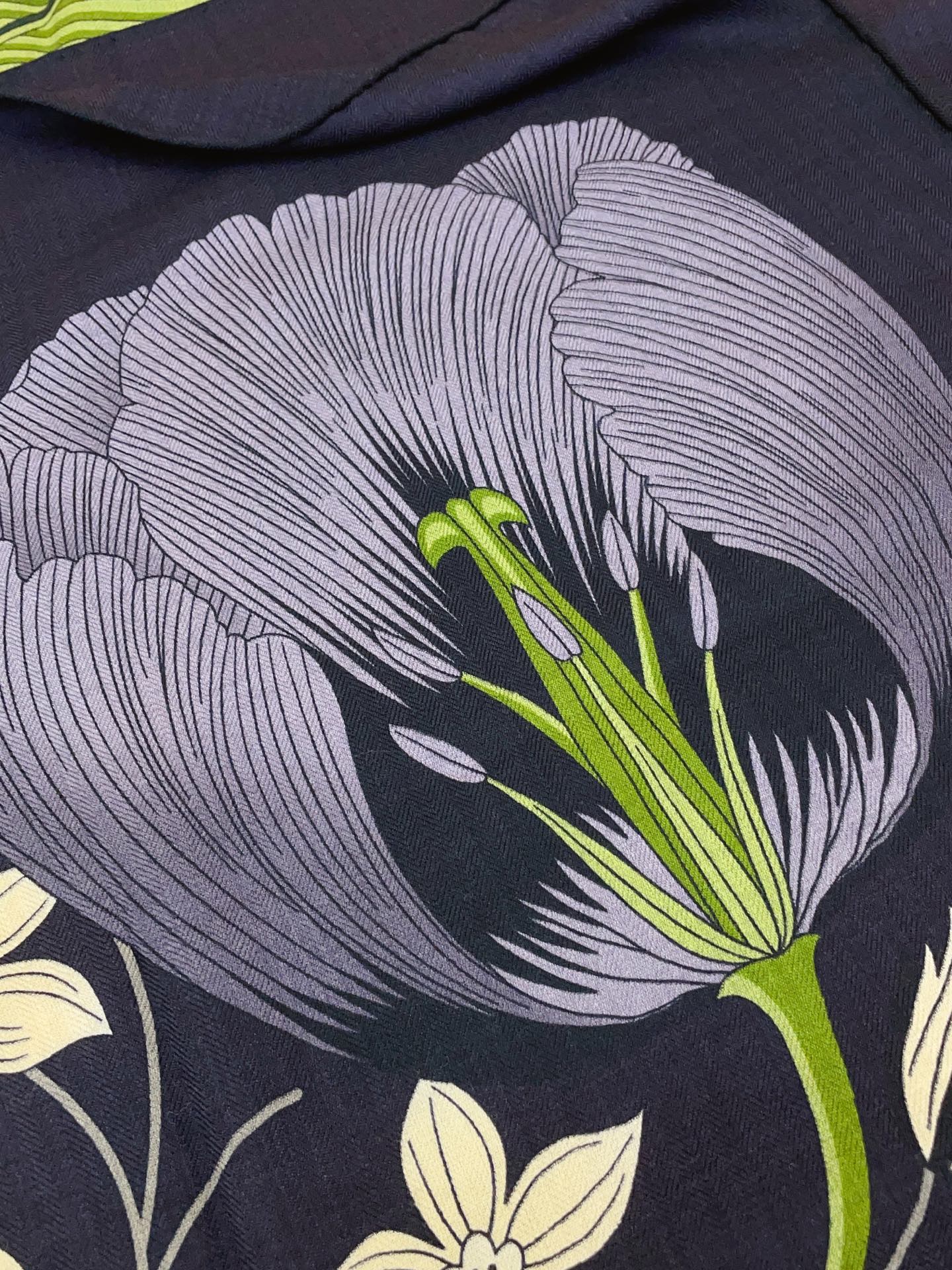 ✨✨【双面同色 丝毛款】H家羊绒新款 买了都说好看‼️推荐💕【永生花束 140】羊绒方巾‼️H家ZG爆款