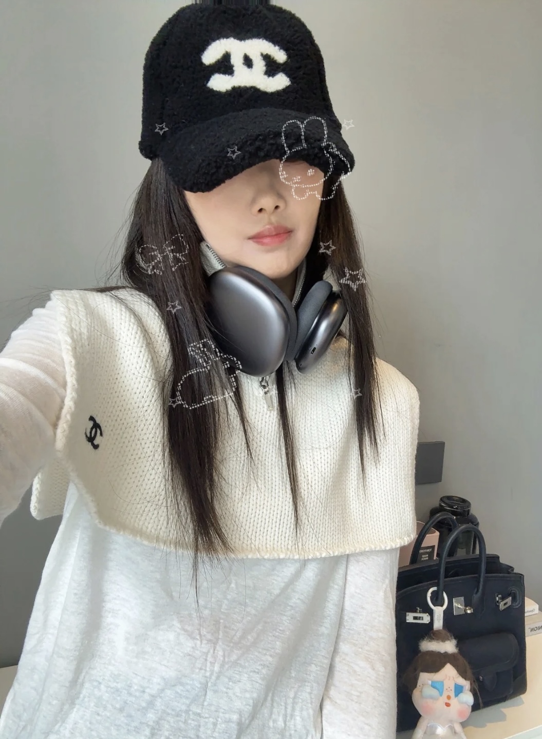 NO:727365,[It’s rare for Xiaoxiang to see two pieces of fake scarves, black and white, super obsessed with temperament, low-key, quiet and elegant] Highly recommended, it will make your heart beat in a second!  !  !  High-end, luxurious!  eternal!  It’s not the kind of style that goes by in a flash!  !  !  Clothing that maximizes improvement!  The C family's new color knitted wool scarf this year is so beautiful. Sisters who know how to match it must understand. This kind of design can greatly enhance the style and aura in autumn and winter. No matter perfect, beautiful figure or temperament, this design is a tool to quickly and maximize the improvement of clothing. Size 45*35cm, top cashmere high version scarf, high version scarf, chanel19860909【小香难得一见围脖假两件单品,黑白配色,超级迷恋气质低调恬静又不失优雅】重点推荐一秒心动啊！！！高级,奢华！永恒！不是那种过眼云烟的款式！！！最大化提升的衣品！C家今年新出的配色针织羊毛围巾,太好看了,会搭配的姐妹一定懂,这样的设计在秋冬季穿搭上很能提升造型气场无可挑剔,无论完,美身材,气质,这种设计,是快速也是最大化提升衣品的利器size45*35cm,顶级羊绒高版本围巾,高版本围巾,chanel,scarf
