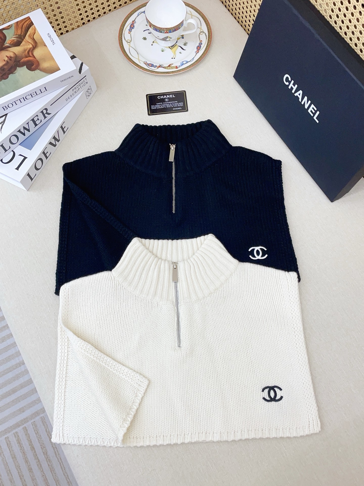 ✨✨【▪小香难得一见围脖假两件单品，黑白配色，超级迷恋❗️气质低调恬静又不失优雅❗️】重点推荐❗️一秒心