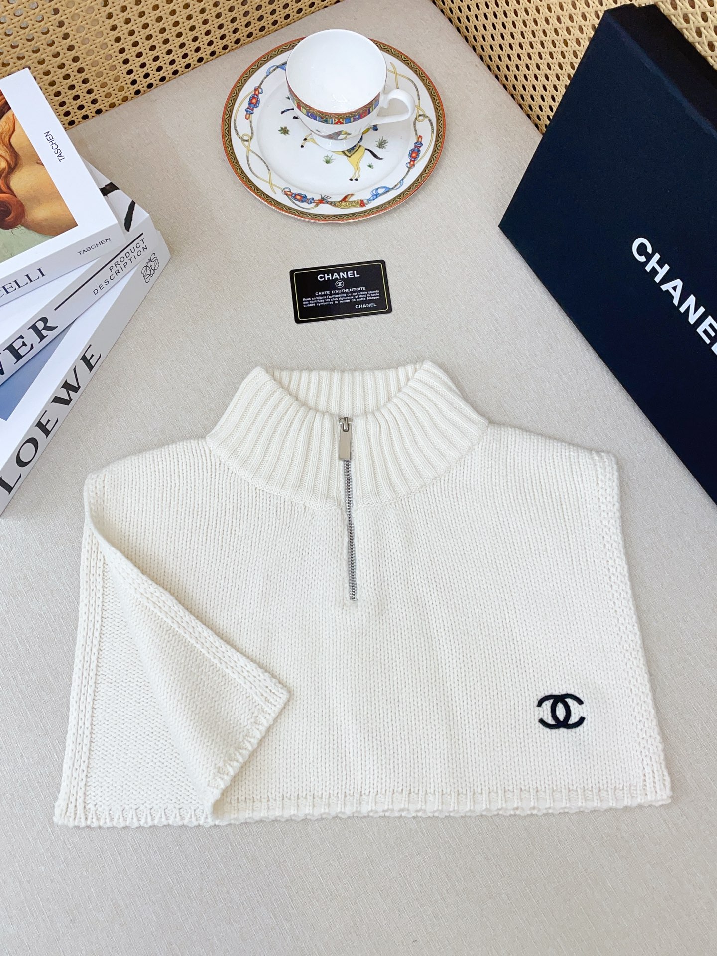 ✨✨【▪小香难得一见围脖假两件单品，黑白配色，超级迷恋❗️气质低调恬静又不失优雅❗️】重点推荐❗️一秒心