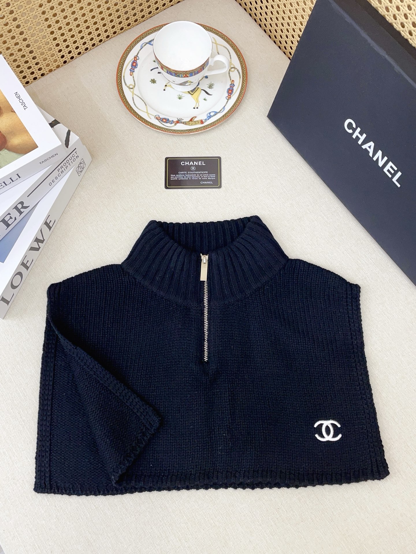 ✨✨【▪小香难得一见围脖假两件单品，黑白配色，超级迷恋❗️气质低调恬静又不失优雅❗️】重点推荐❗️一秒心