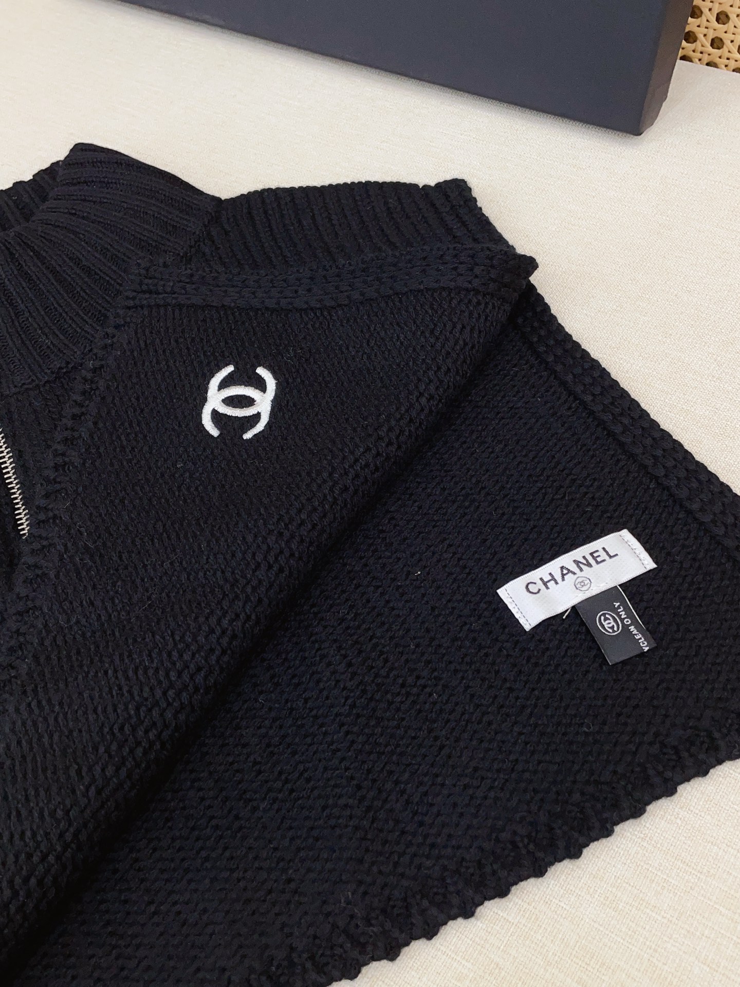 ✨✨【▪小香难得一见围脖假两件单品，黑白配色，超级迷恋❗️气质低调恬静又不失优雅❗️】重点推荐❗️一秒心