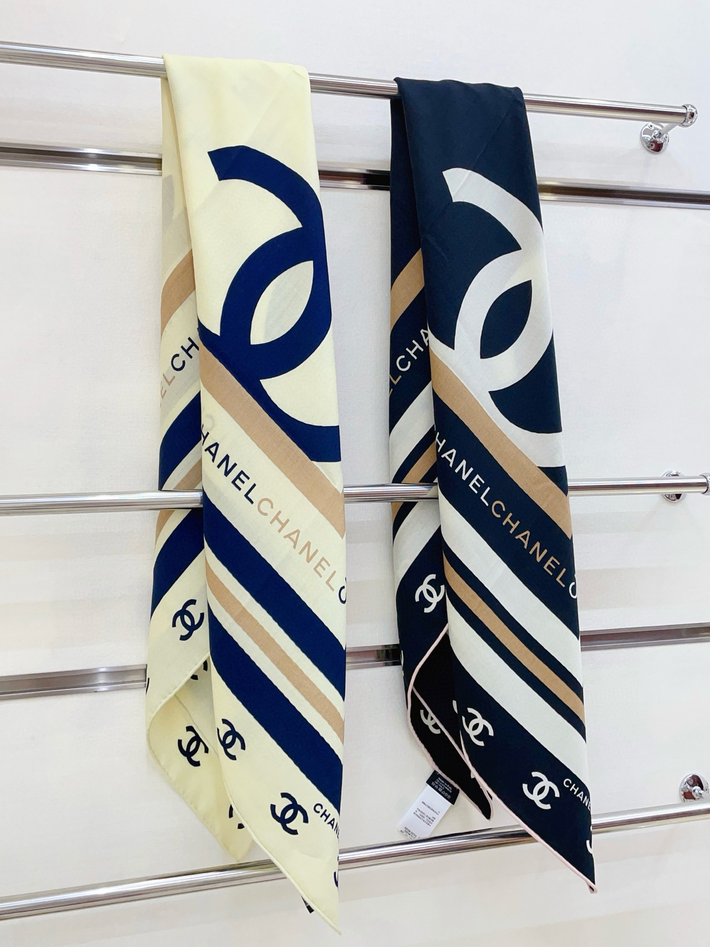 ✨✨【双面同色 丝毛款】小香 羊绒方巾‼️抢‼️VIP推荐 ‼️👍下手一定要快【高端 大爱 ‼️纯羊绒 