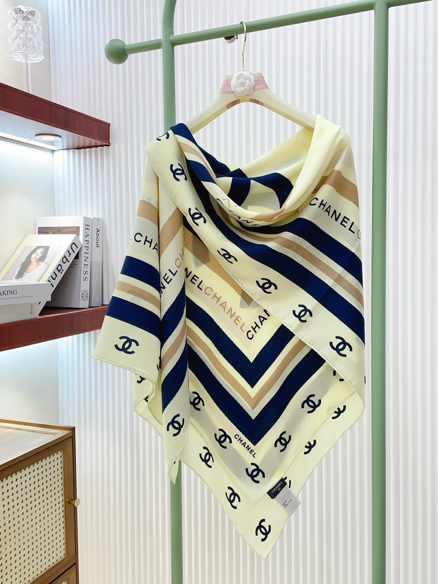 ✨✨【双面同色 丝毛款】小香 羊绒方巾‼️抢‼️VIP推荐 ‼️👍下手一定要快【高端 大爱 ‼️纯羊绒 