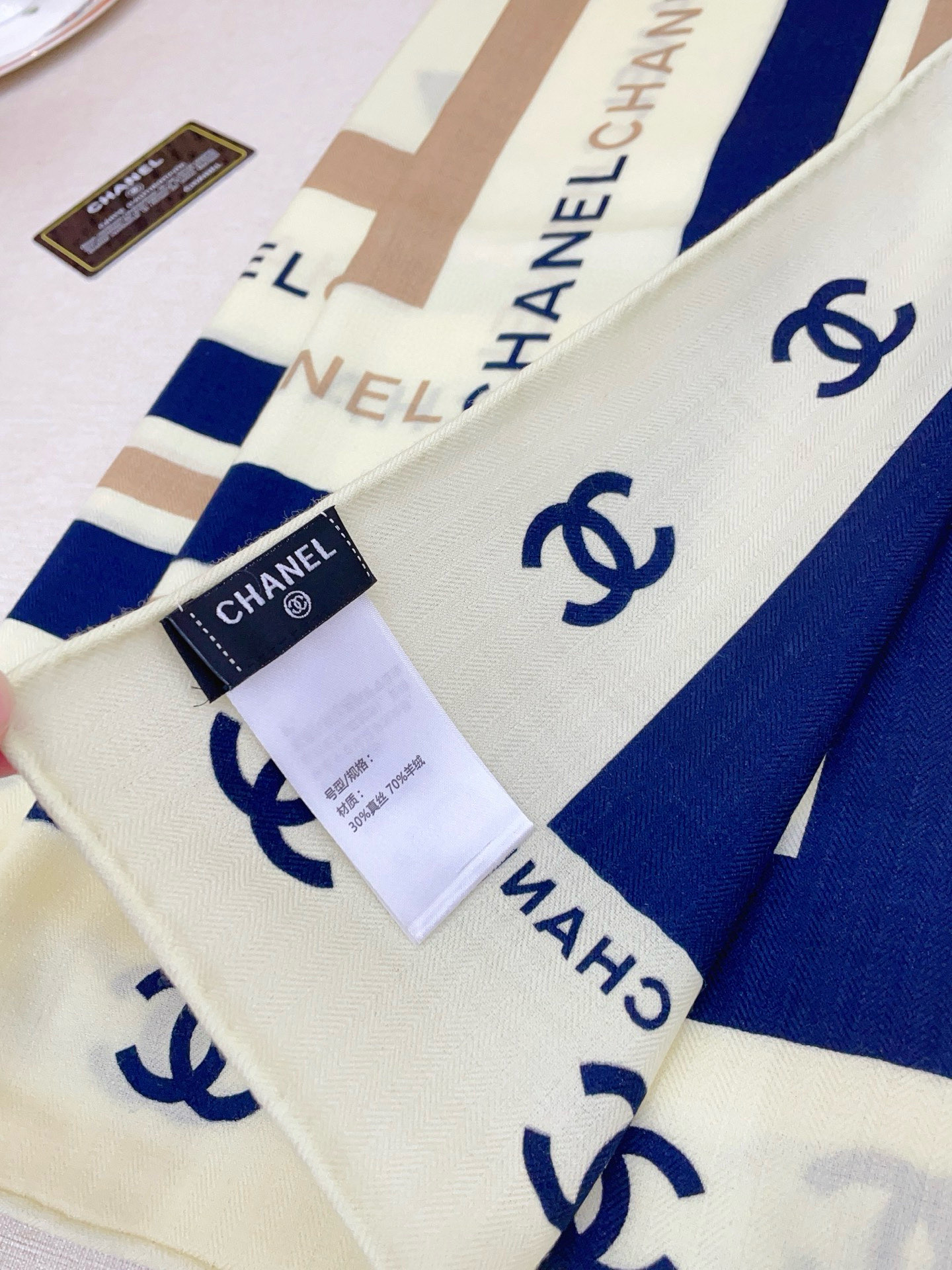 ✨✨【双面同色 丝毛款】小香 羊绒方巾‼️抢‼️VIP推荐 ‼️👍下手一定要快【高端 大爱 ‼️纯羊绒 