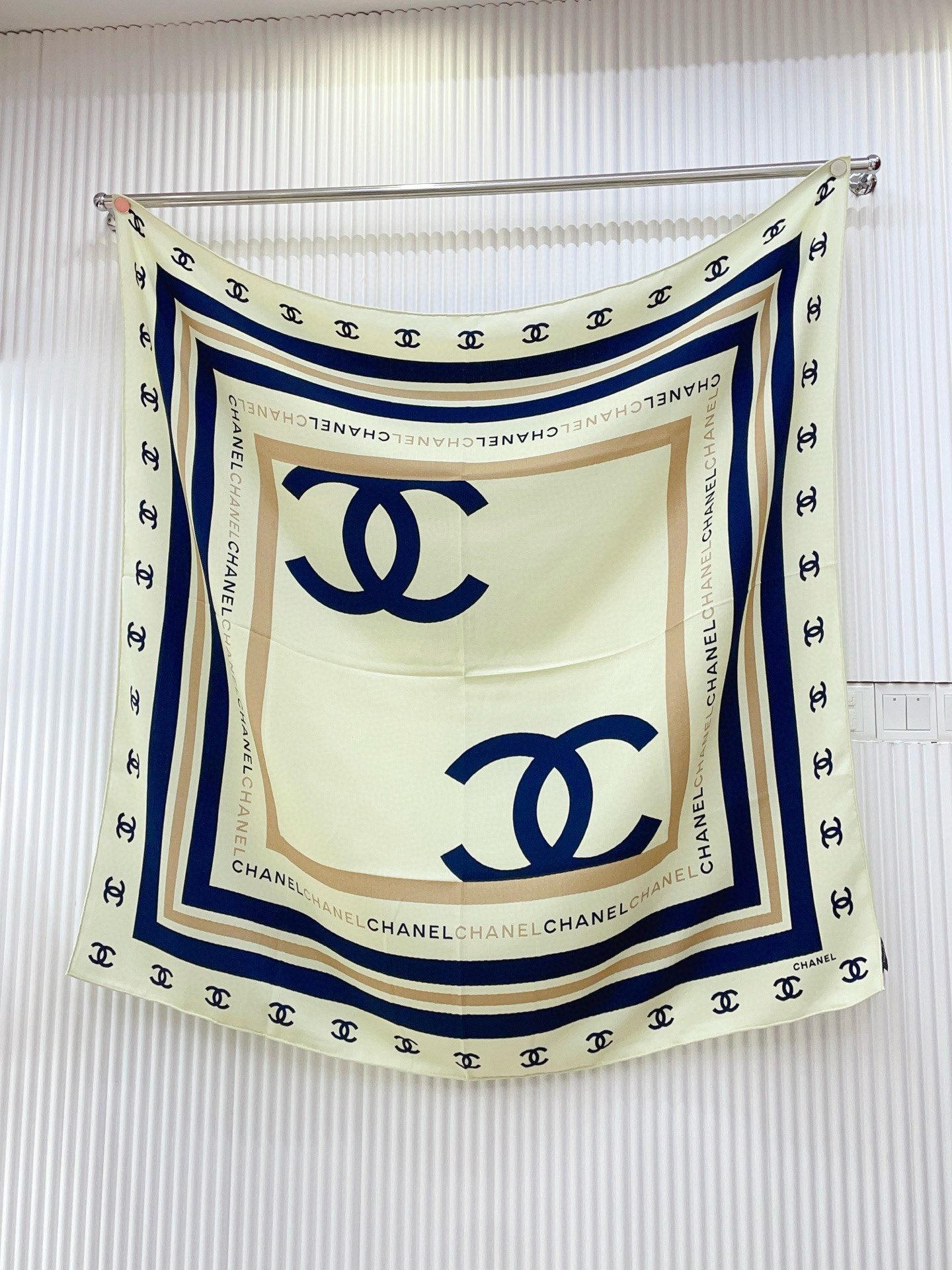 ✨✨【双面同色 丝毛款】小香 羊绒方巾‼️抢‼️VIP推荐 ‼️👍下手一定要快【高端 大爱 ‼️纯羊绒 