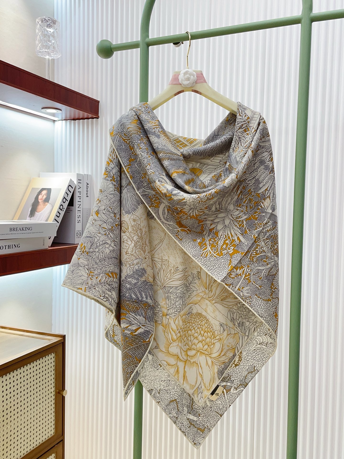 ✨✨【双面异色 丝毛款】H家羊绒新款 买了都说好看‼️推荐💕【丛林福宝 140】羊绒方巾‼️H家ZG爆款