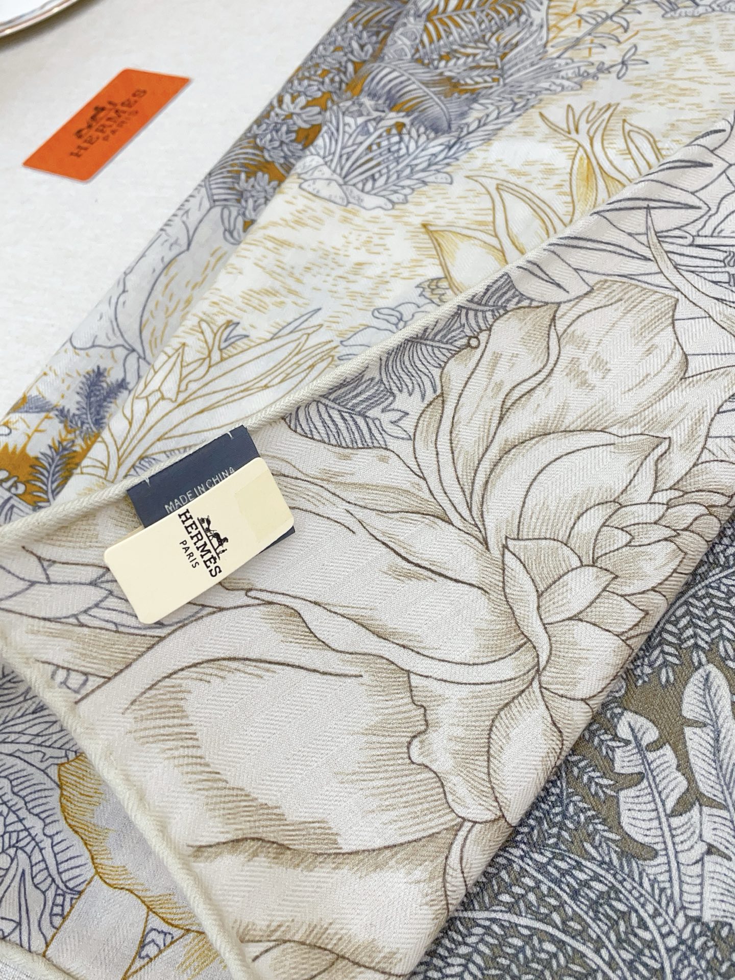 ✨✨【双面异色 丝毛款】H家羊绒新款 买了都说好看‼️推荐💕【丛林福宝 140】羊绒方巾‼️H家ZG爆款