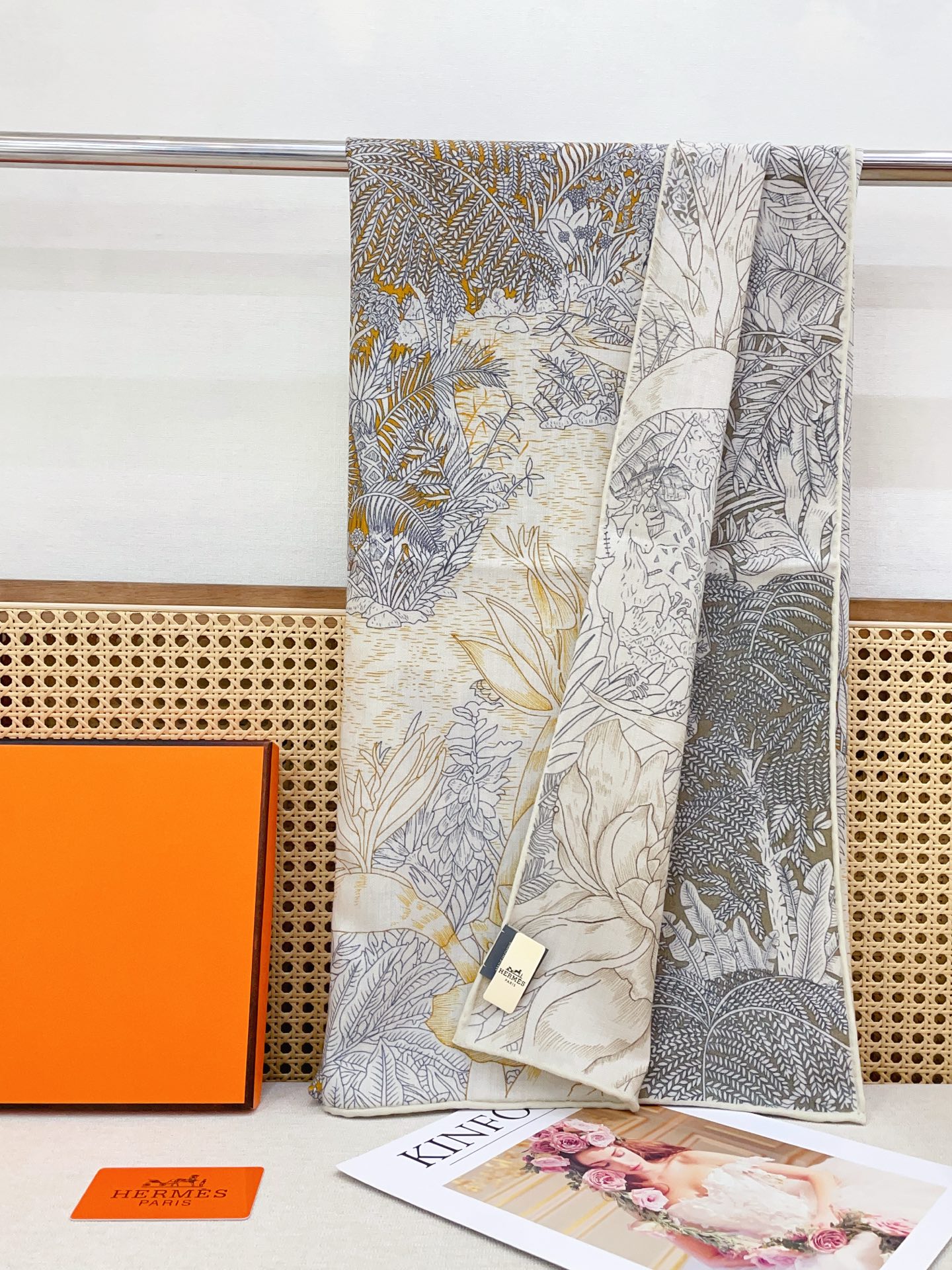 ✨✨【双面异色 丝毛款】H家羊绒新款 买了都说好看‼️推荐💕【丛林福宝 140】羊绒方巾‼️H家ZG爆款