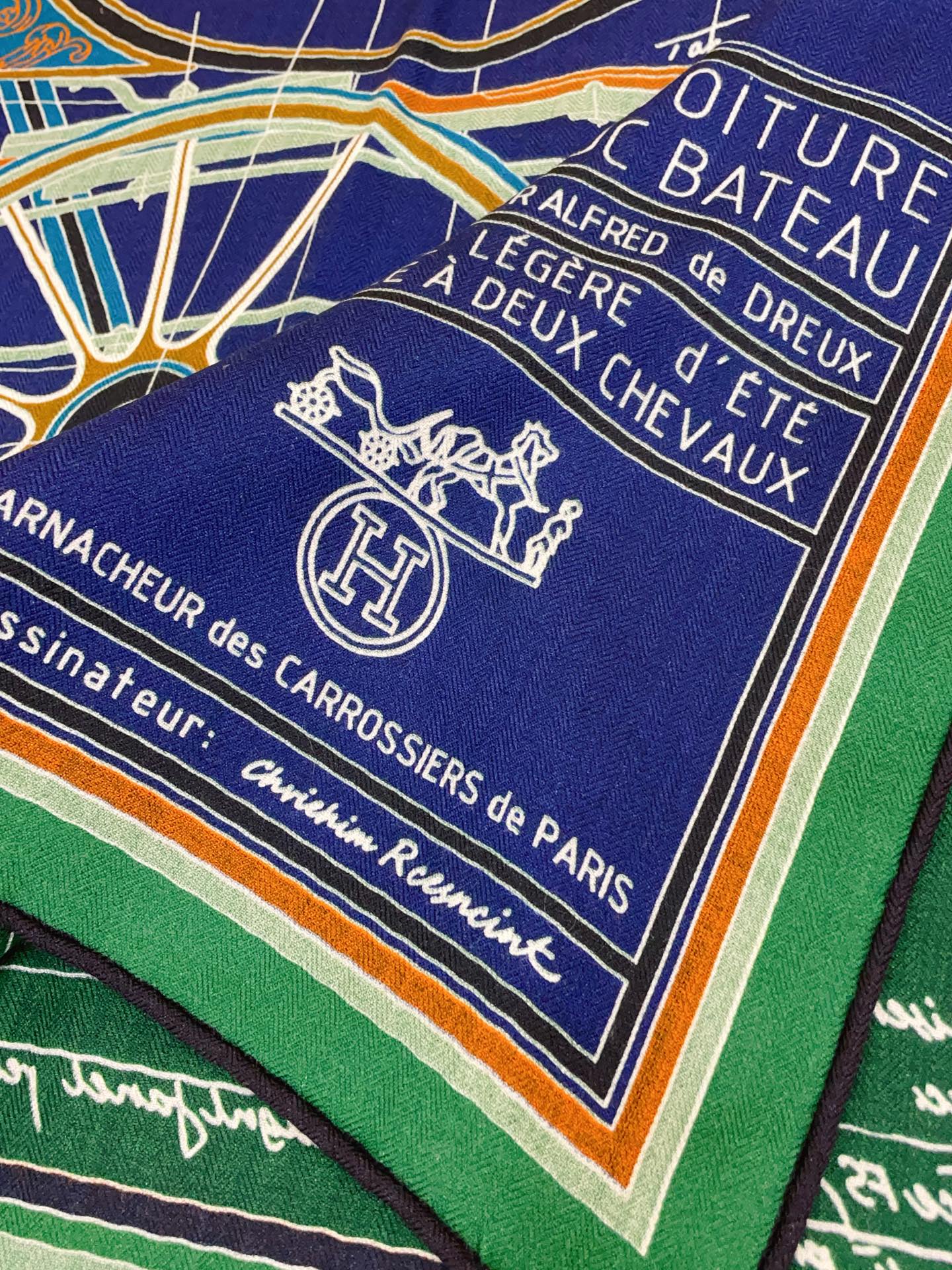 ✨✨【双面异色 丝毛款】H家羊绒新款 买了都说好看‼️推荐💕【小型马车 140】羊绒方巾‼️H家ZG爆款