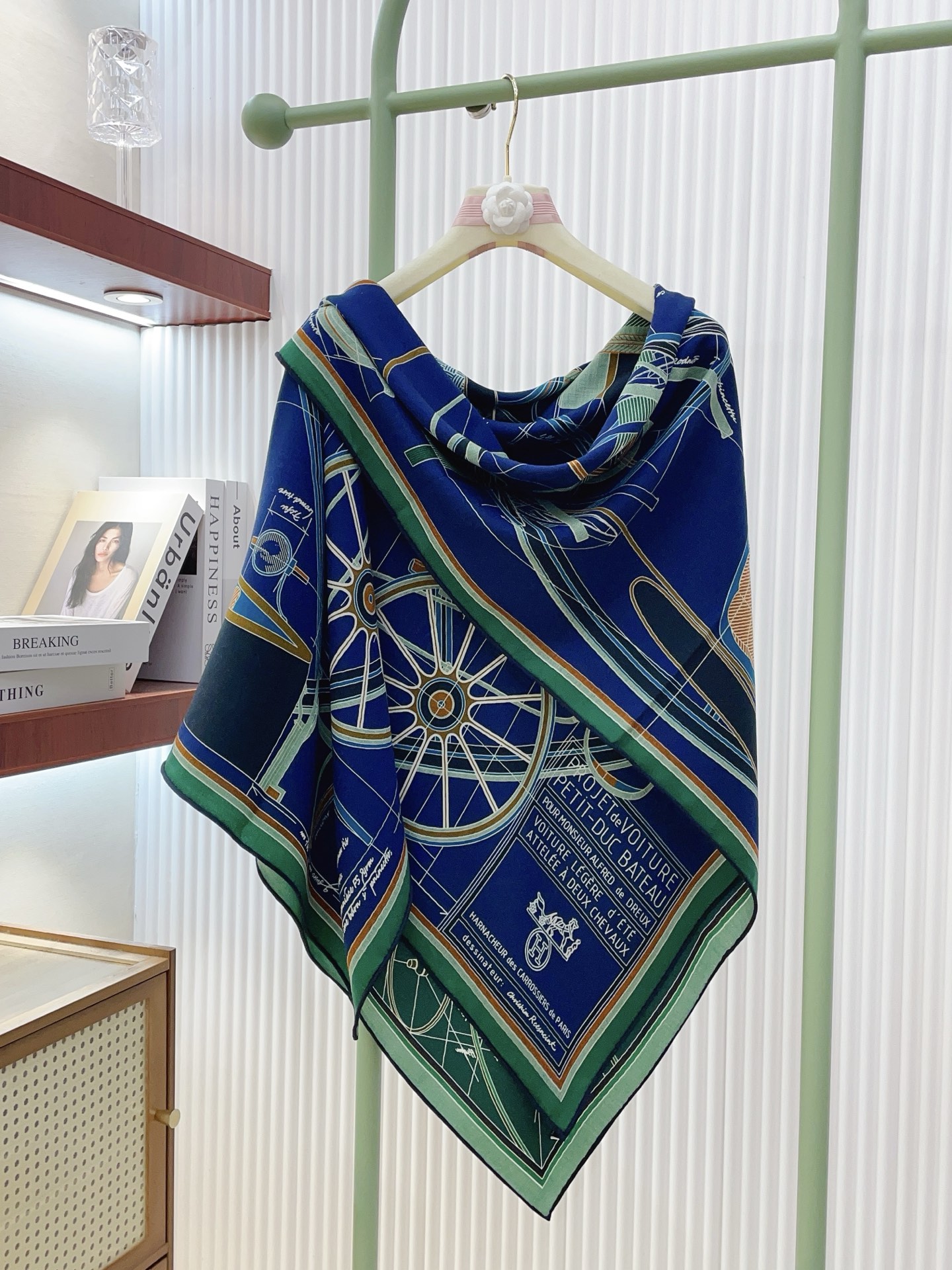 ✨✨【双面异色 丝毛款】H家羊绒新款 买了都说好看‼️推荐💕【小型马车 140】羊绒方巾‼️H家ZG爆款