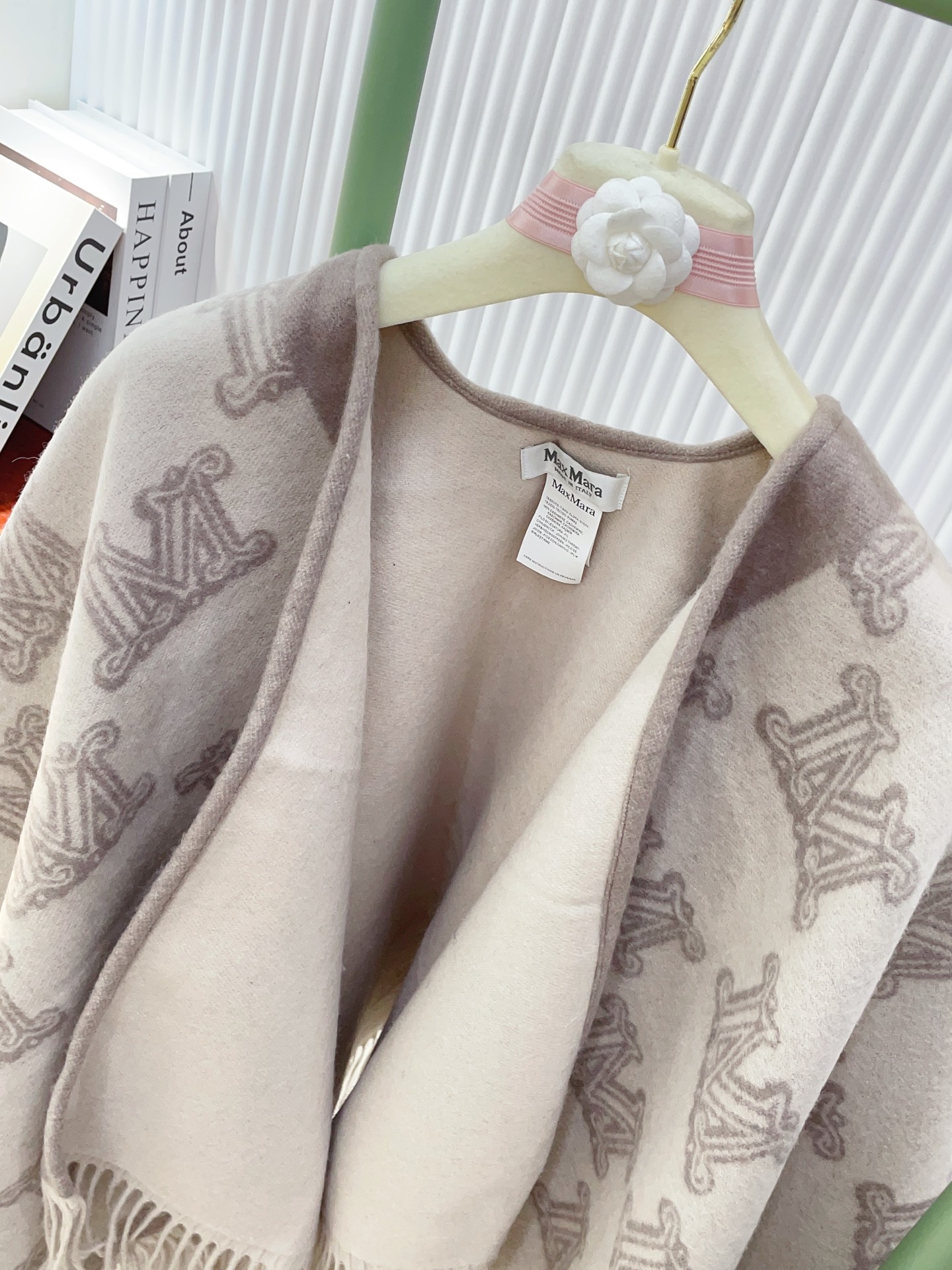 ✨✨ Maxmara臻品推荐，最火的斗篷披肩，秋冬新款！亲妈价格给力推荐！造型功能很强大！实物真的很赞！